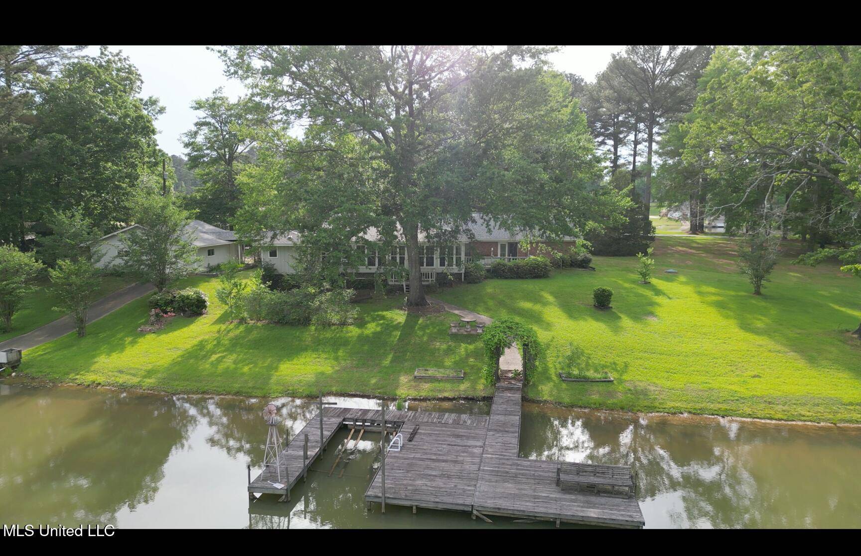 Canton, MS 39046,106 Skiers Point