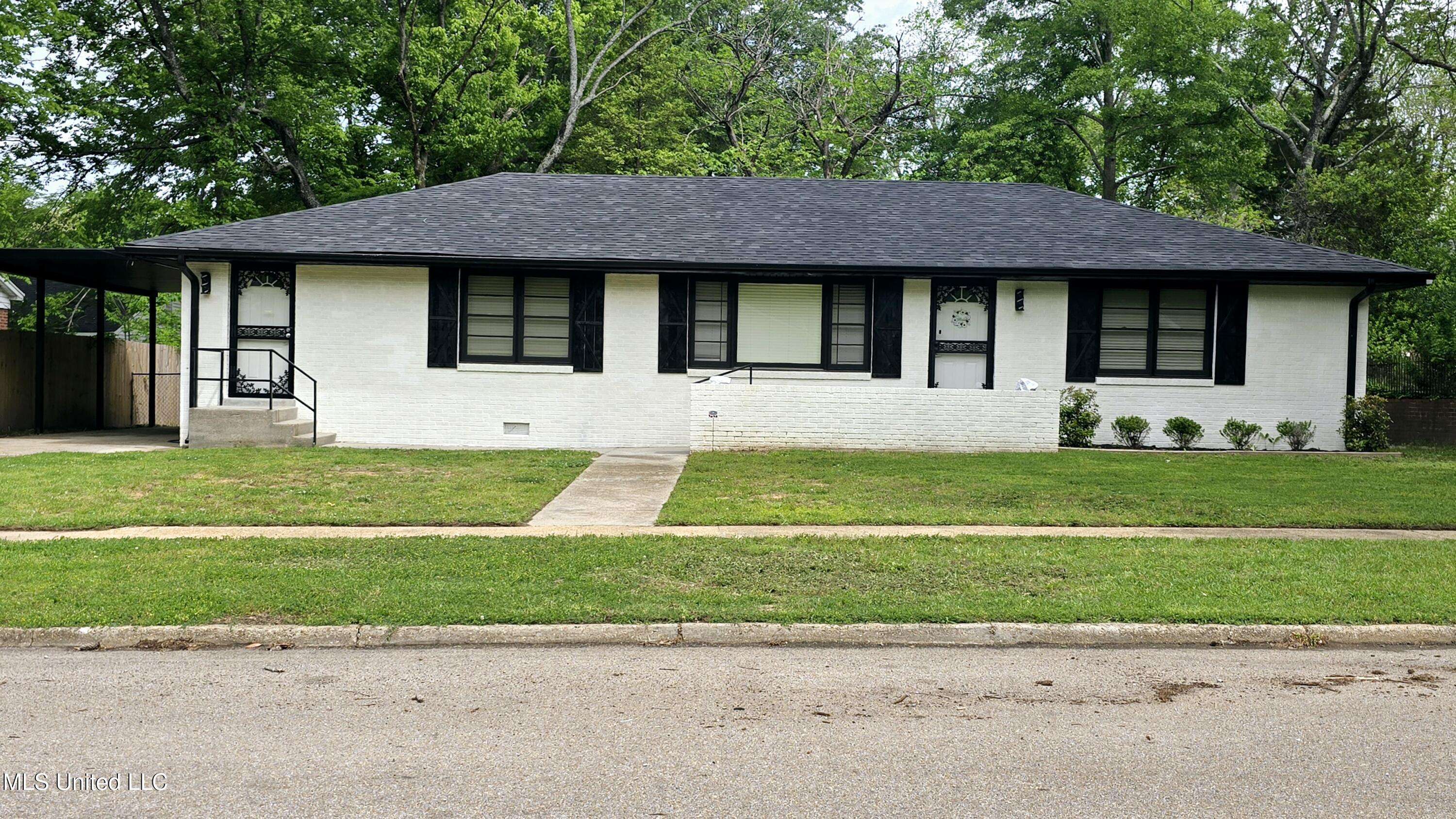 Holly Springs, MS 38635,260 Roberts Avenue