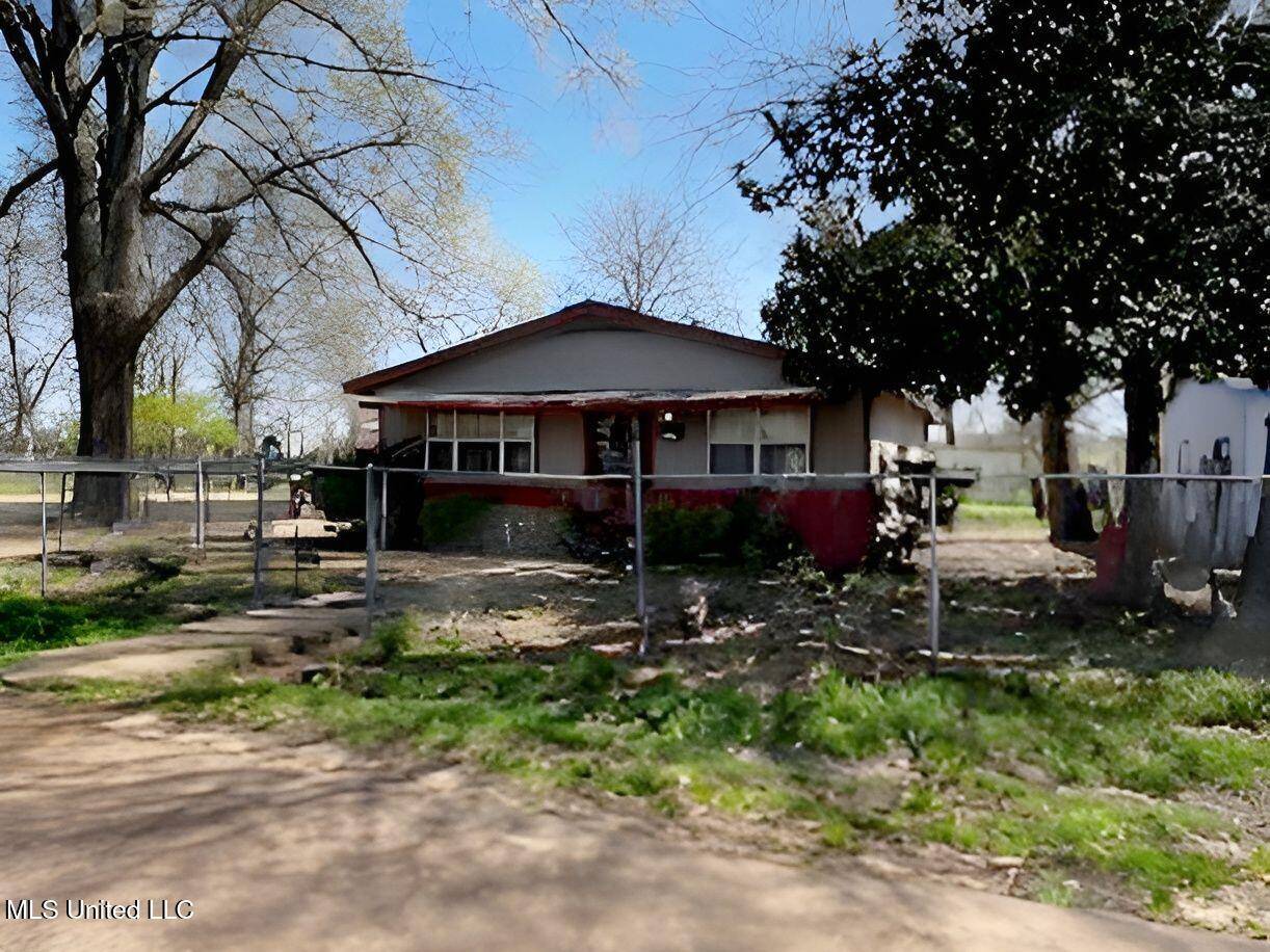 Greenwood, MS 38930,611 N 3rd Avenue