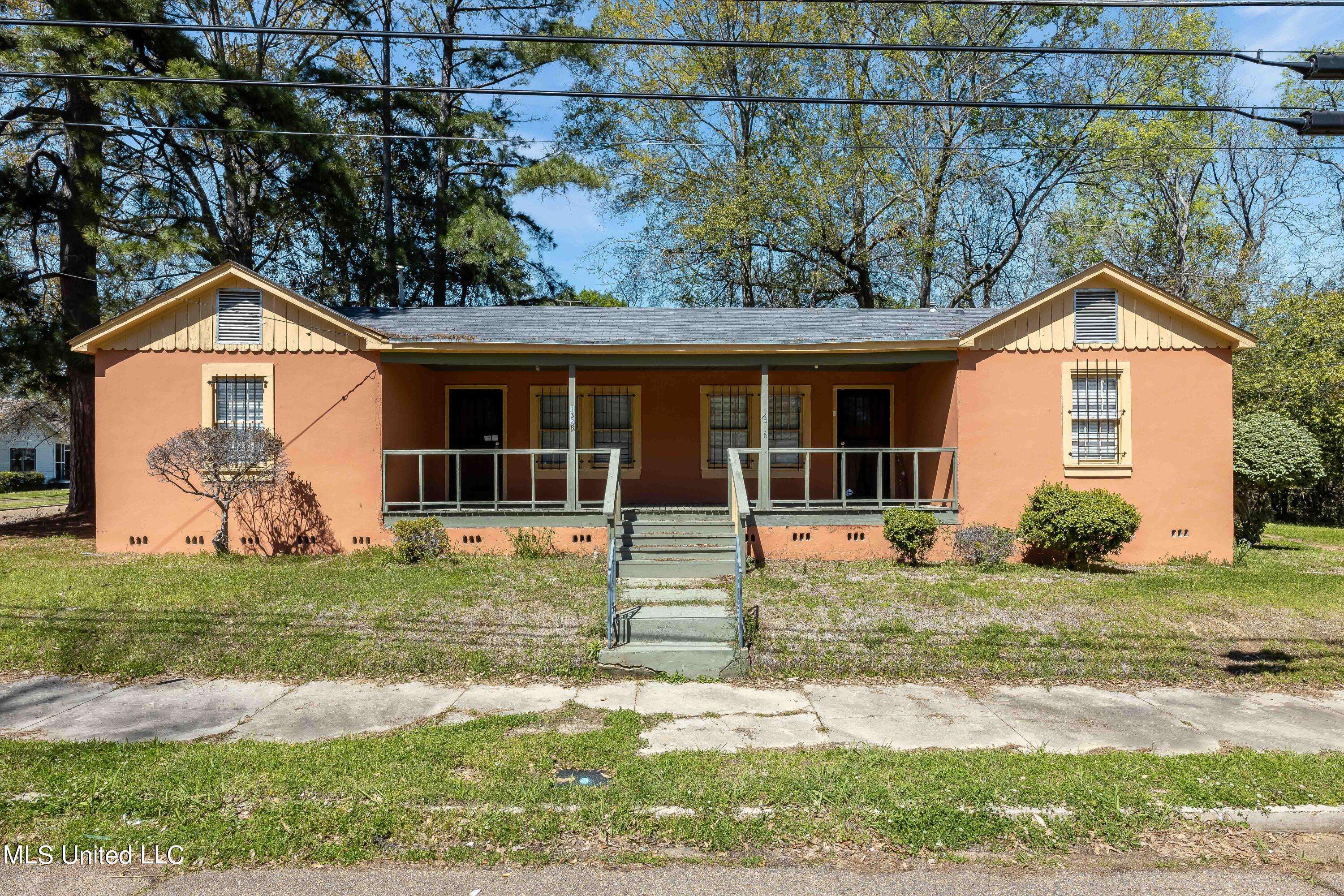 Jackson, MS 39203,1326 Central Street #26/28