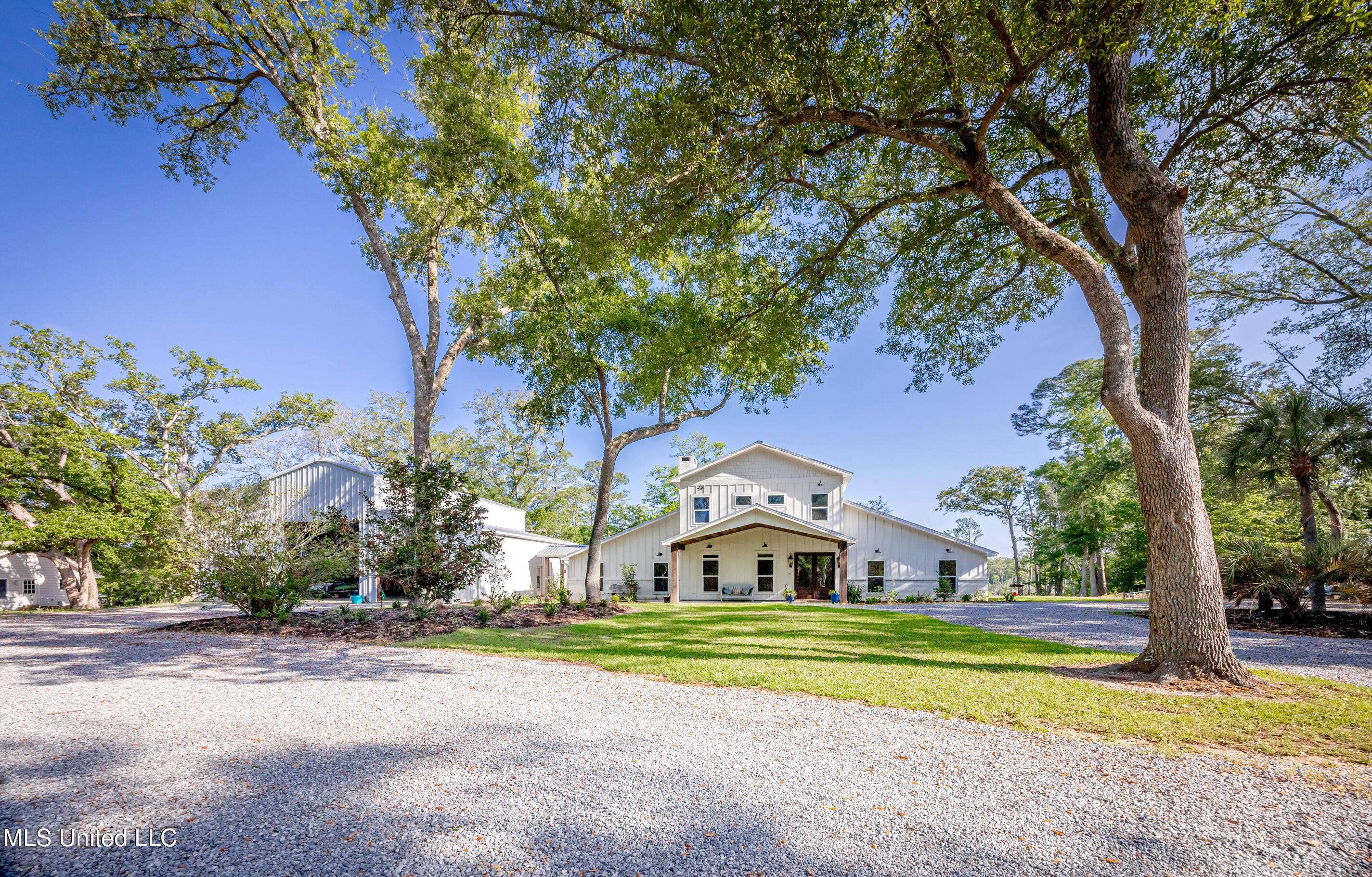 Ocean Springs, MS 39564,8912 Dixie Street