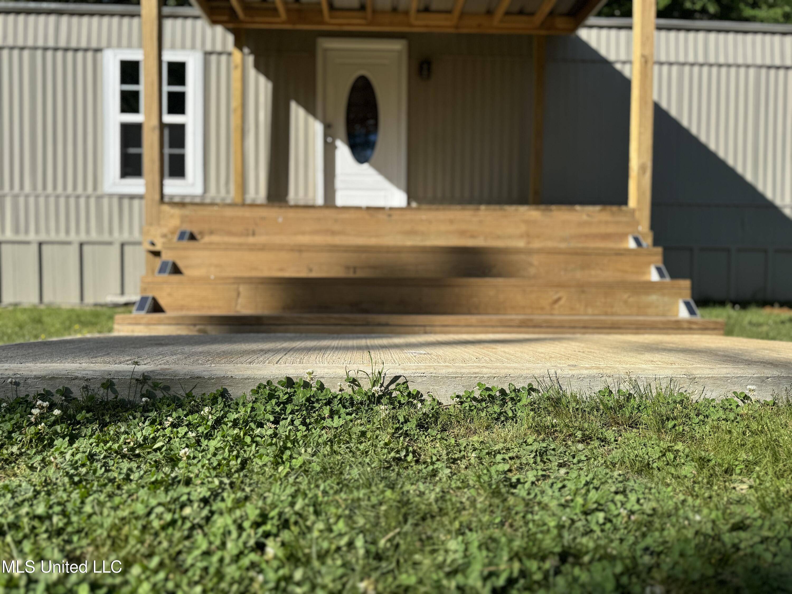 Byhalia, MS 38611,44 Marshall Cove