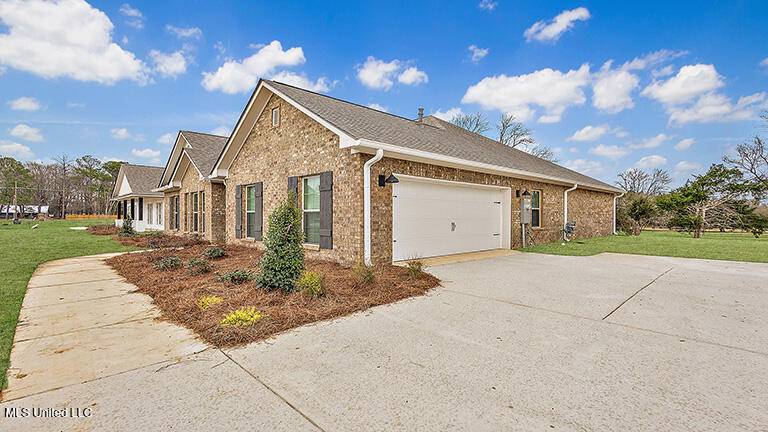Clinton, MS 39056,109 Horseshoe Blvd