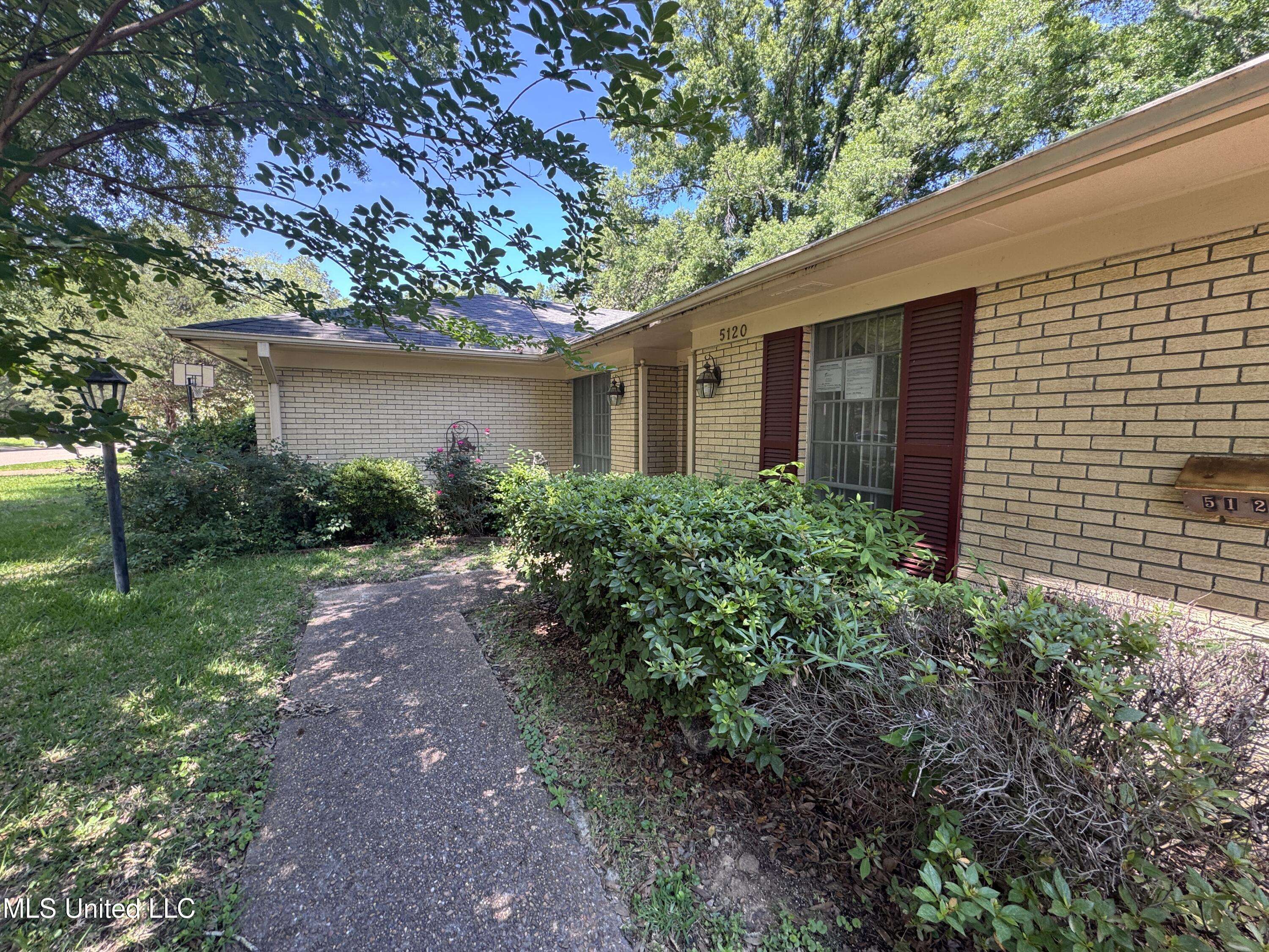 Jackson, MS 39211,5120 Shirlwood Drive