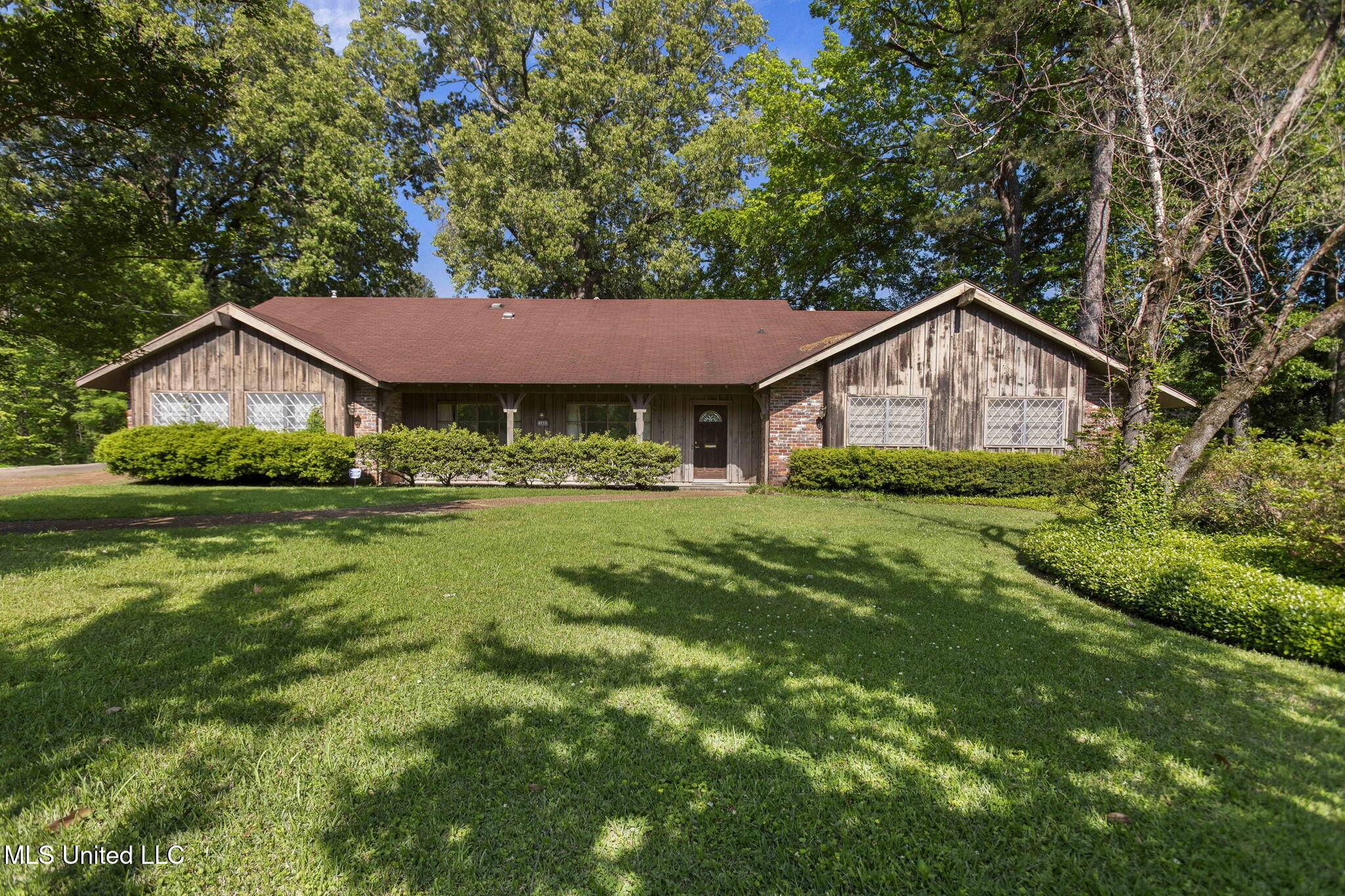 Jackson, MS 39211,160 Marblehead Court