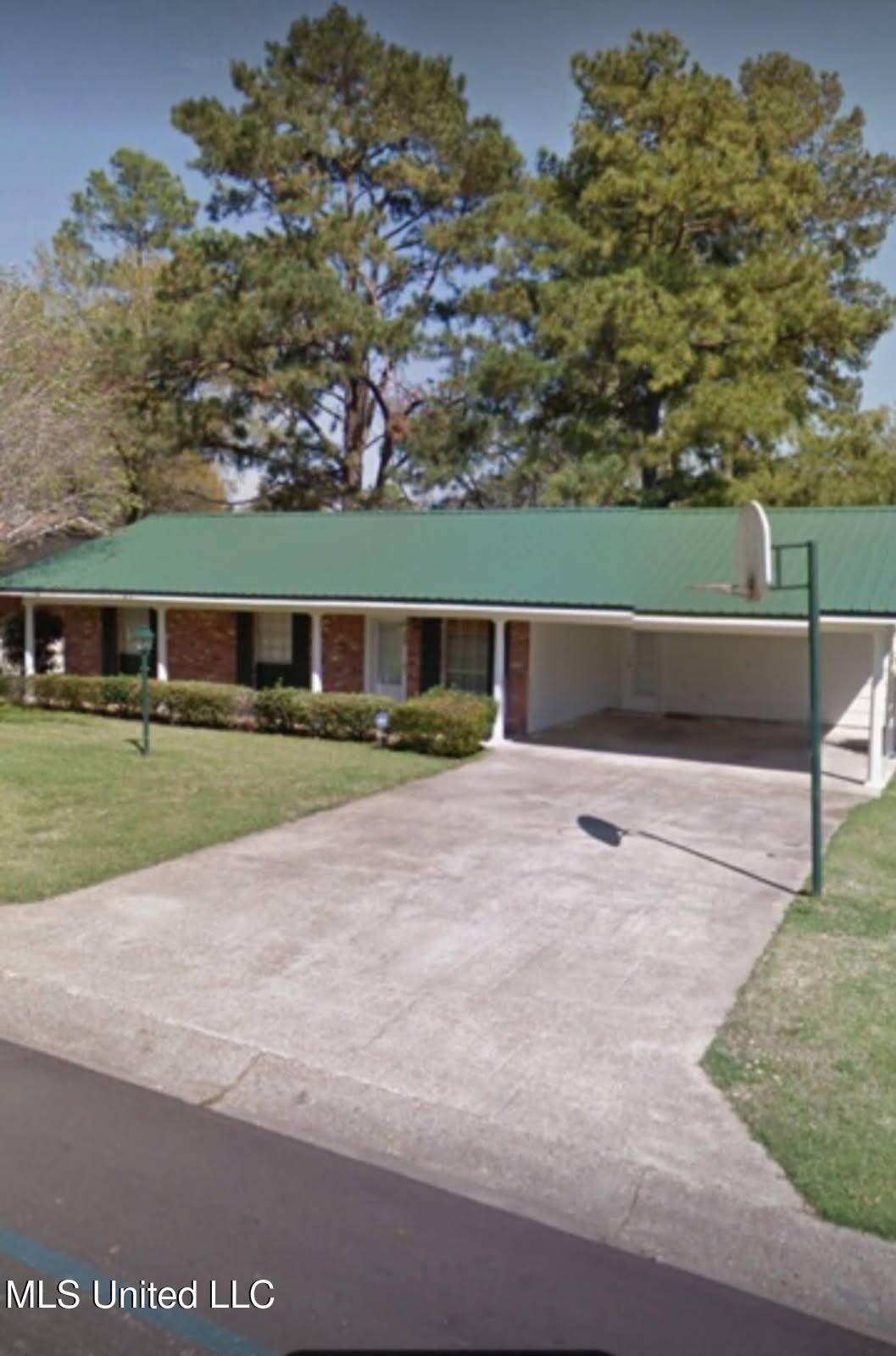 Natchez, MS 39120,305 John Glenn Avenue