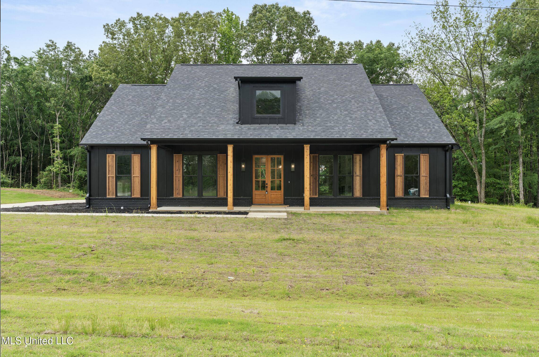 Red Banks, MS 38661,121 Drake Lane
