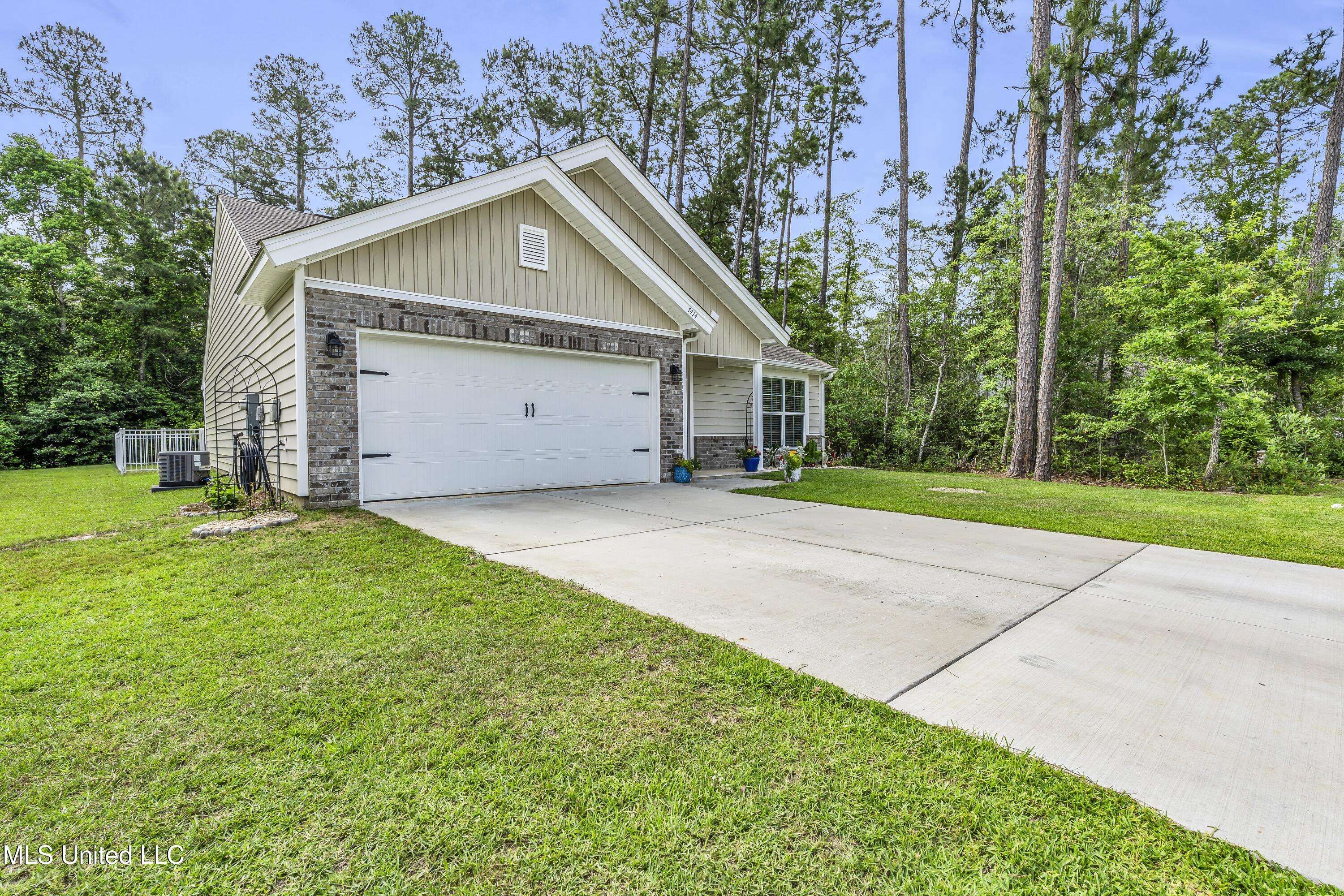 Diamondhead, MS 39525,7414 Kaleki Way
