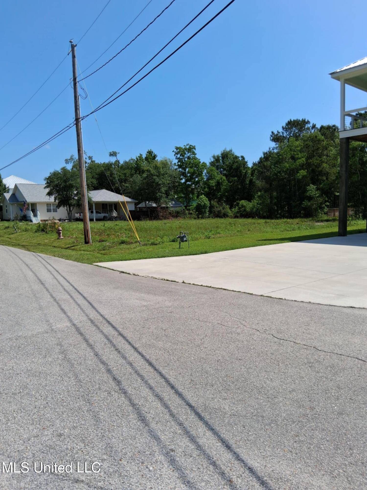 Waveland, MS 39576,506 Sears Avenue