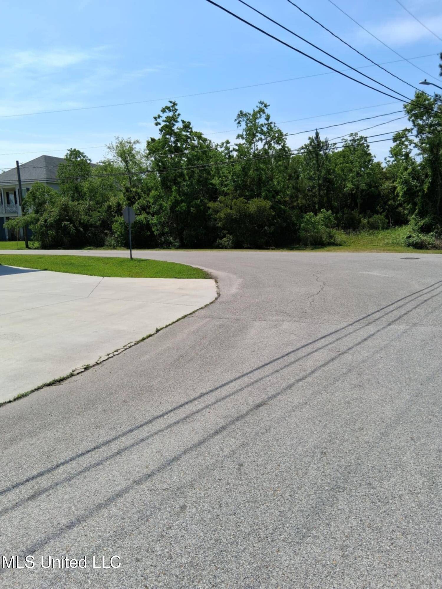 Waveland, MS 39576,506 Sears Avenue