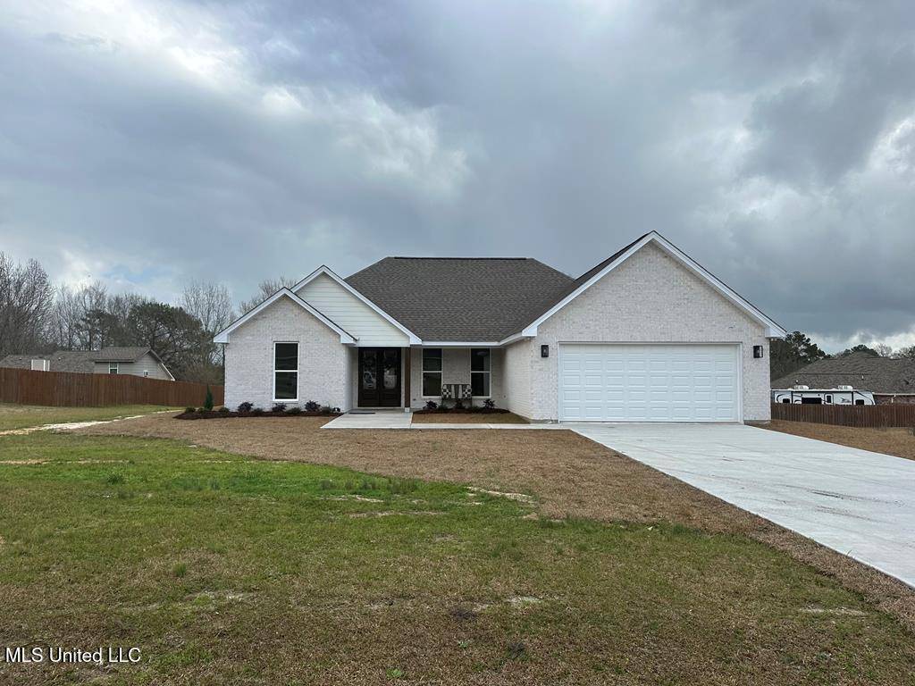 Carriere, MS 39426,8 Cherry Bark Drive
