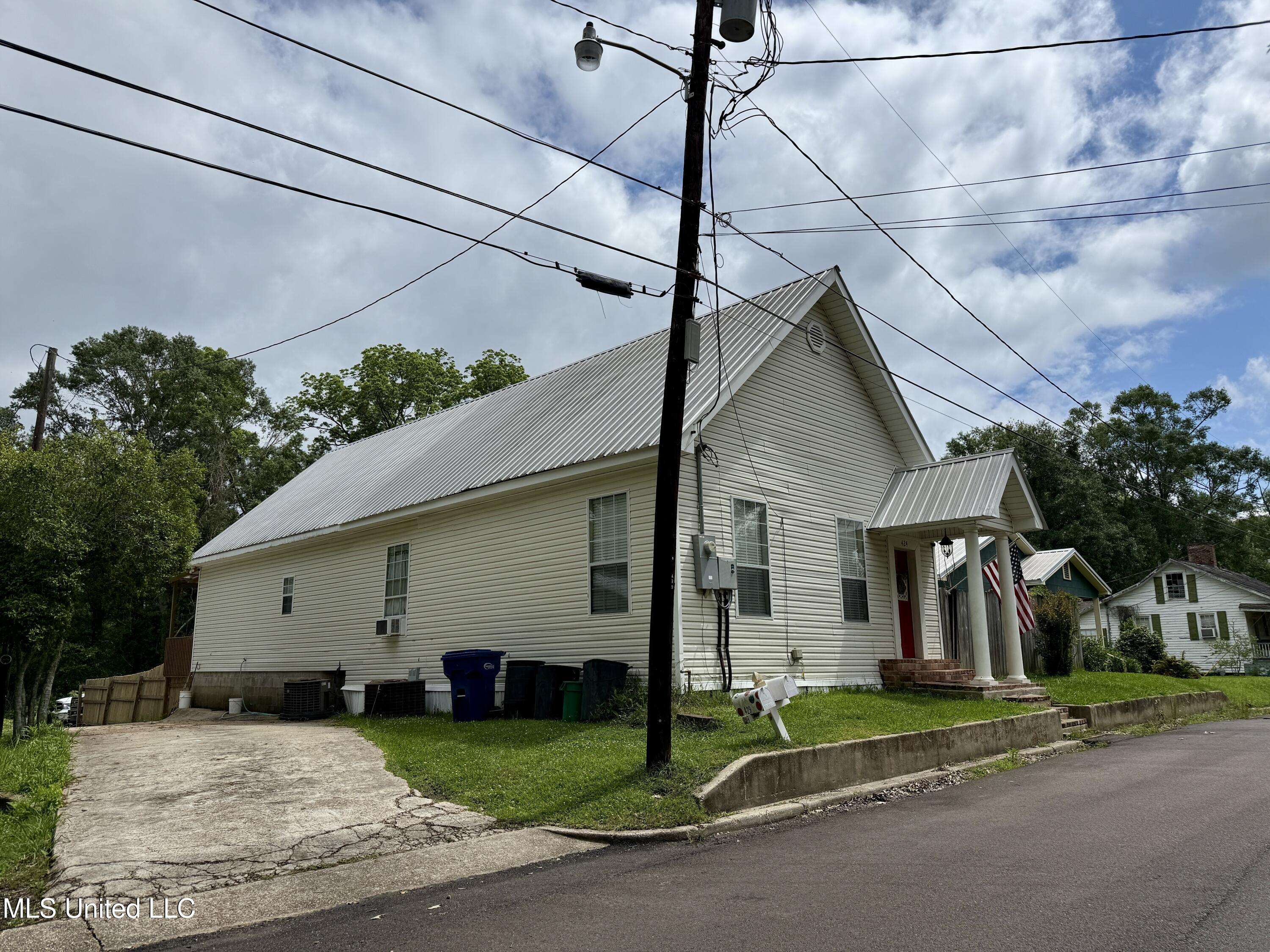 Woodville, MS 39669,424 Water Street