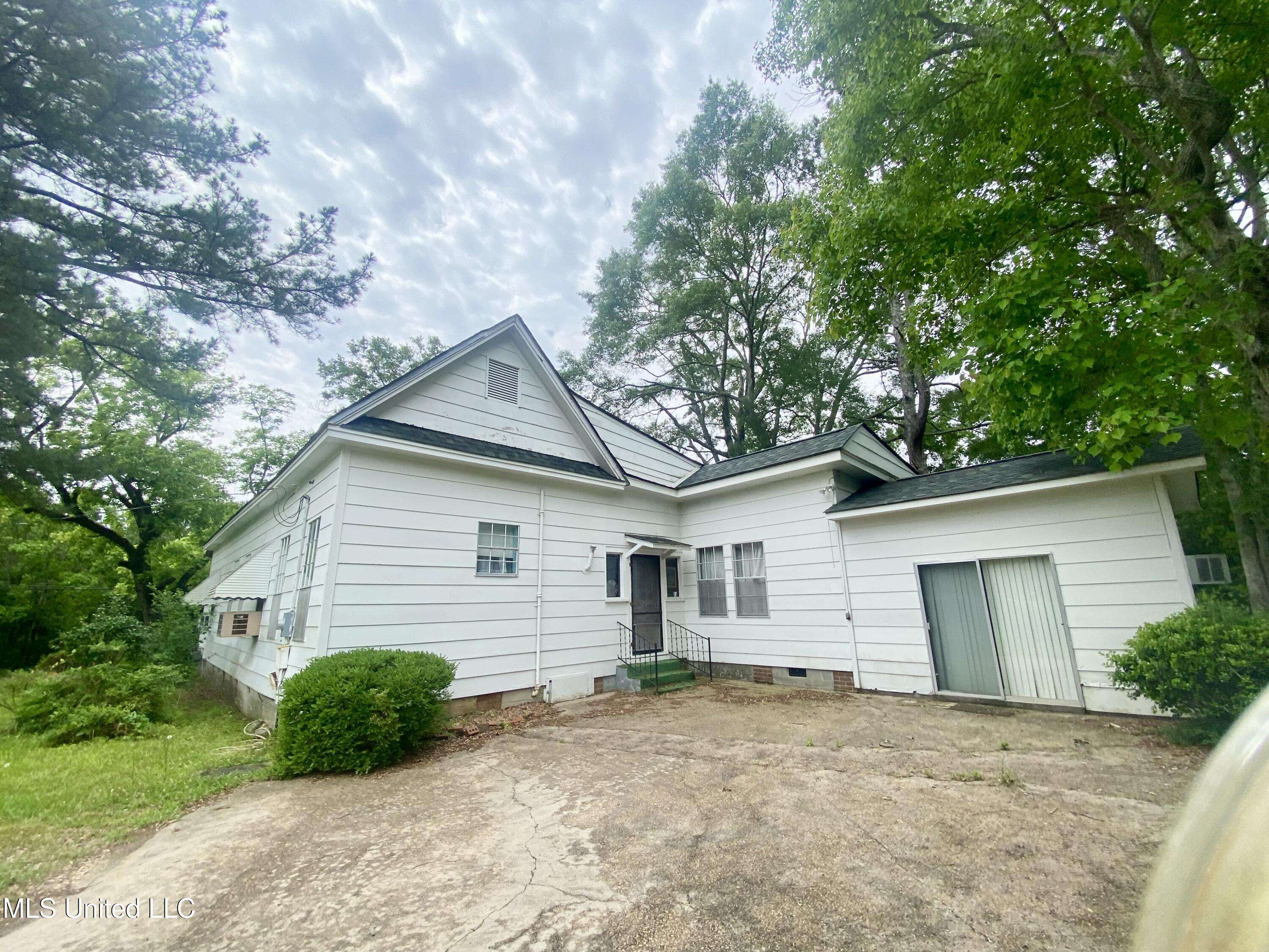 Hazlehurst, MS 39083,613 Georgetown Street