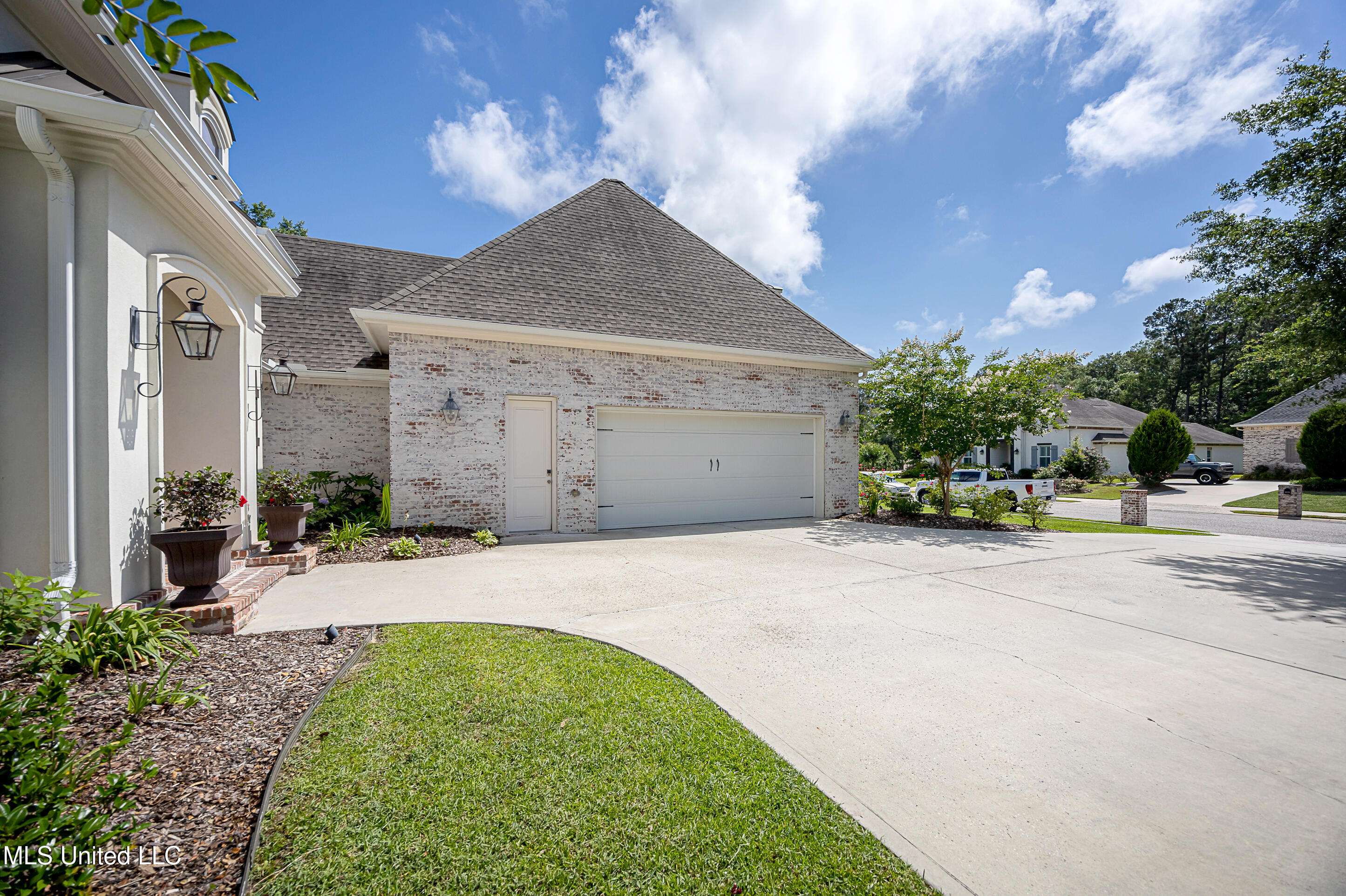 Ocean Springs, MS 39564,204 Bluff Cove