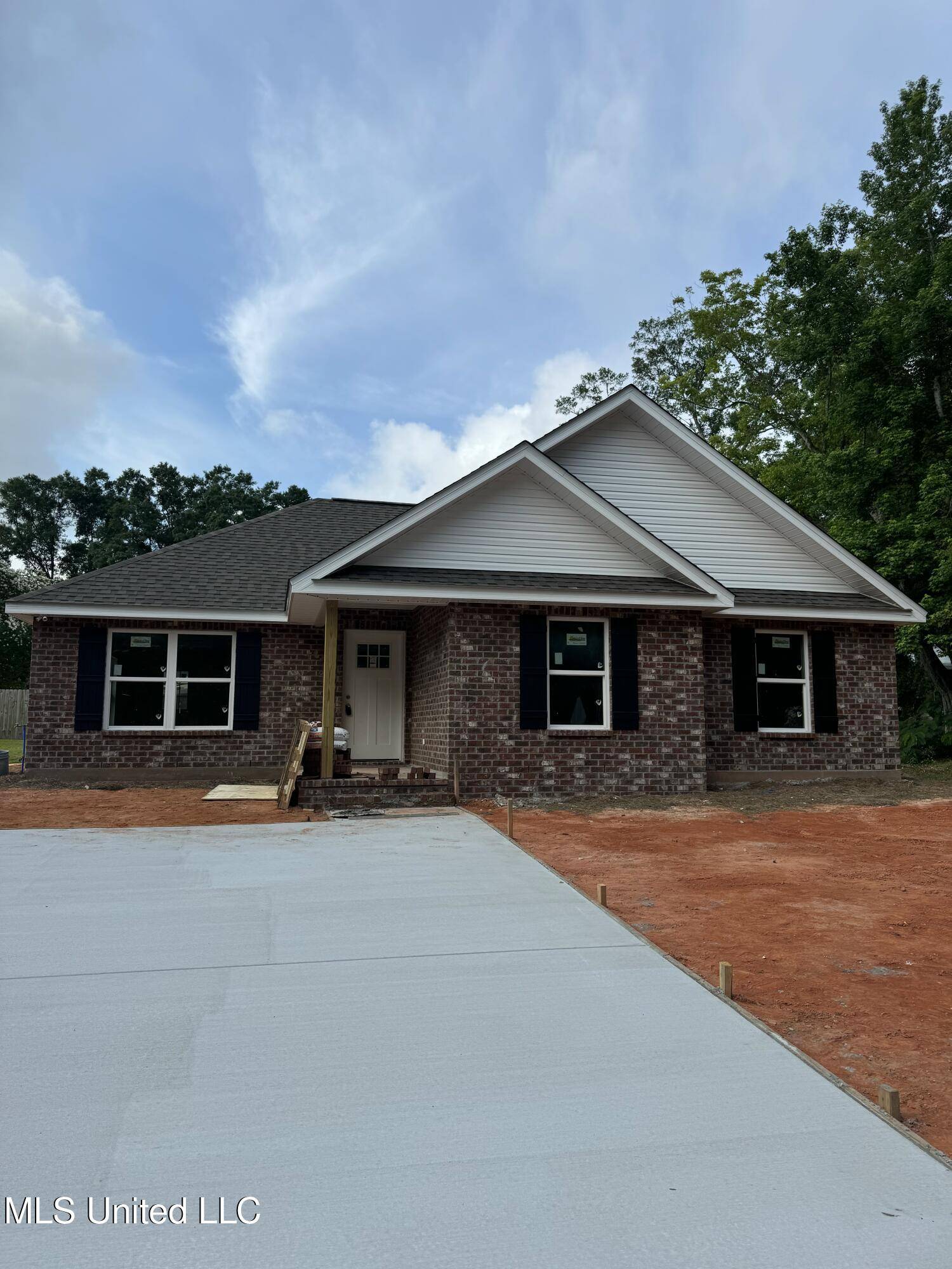 Poplarville, MS 39470,133 Maria Street