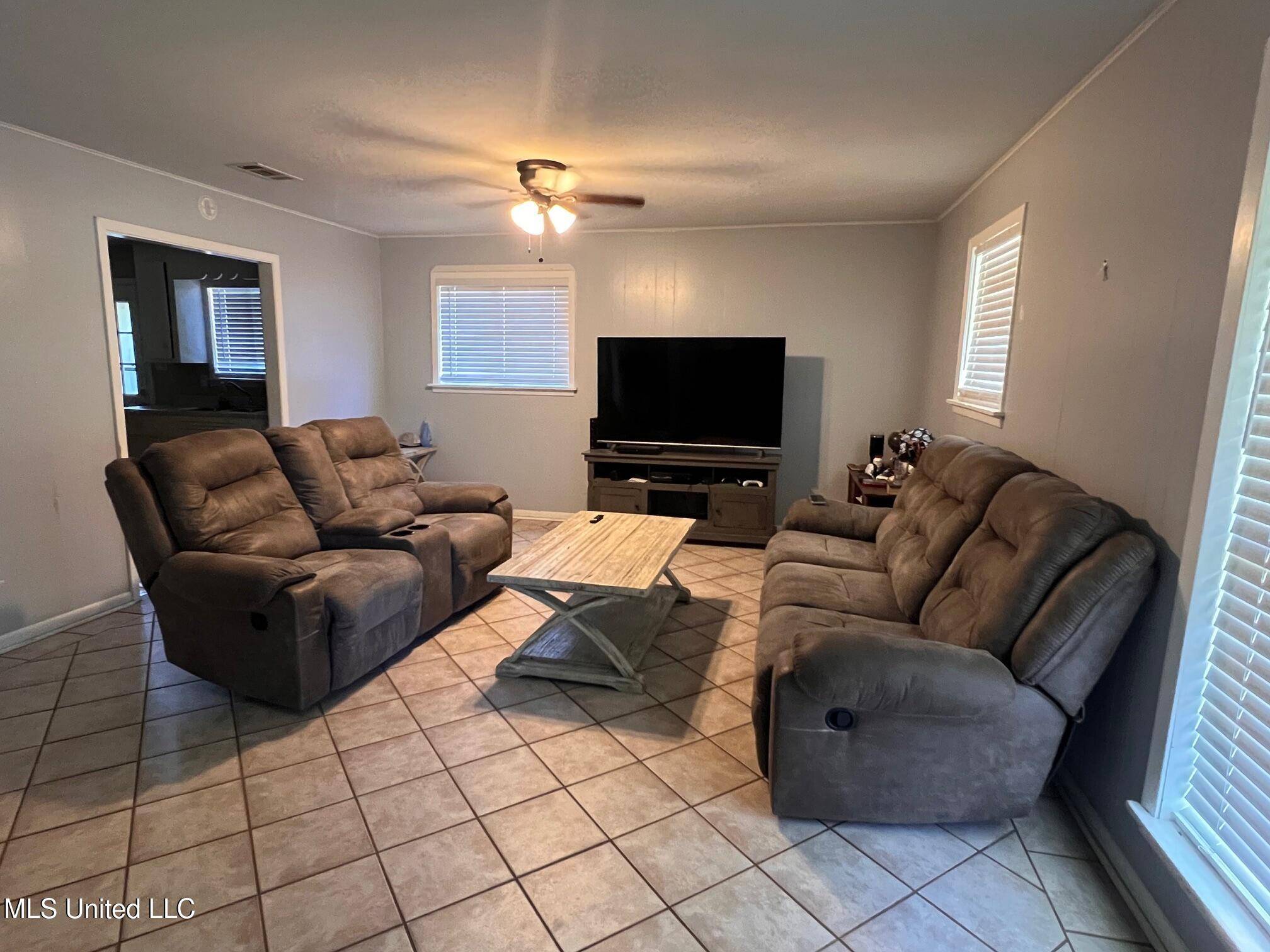Pelahatchie, MS 39145,206 Shields Avenue