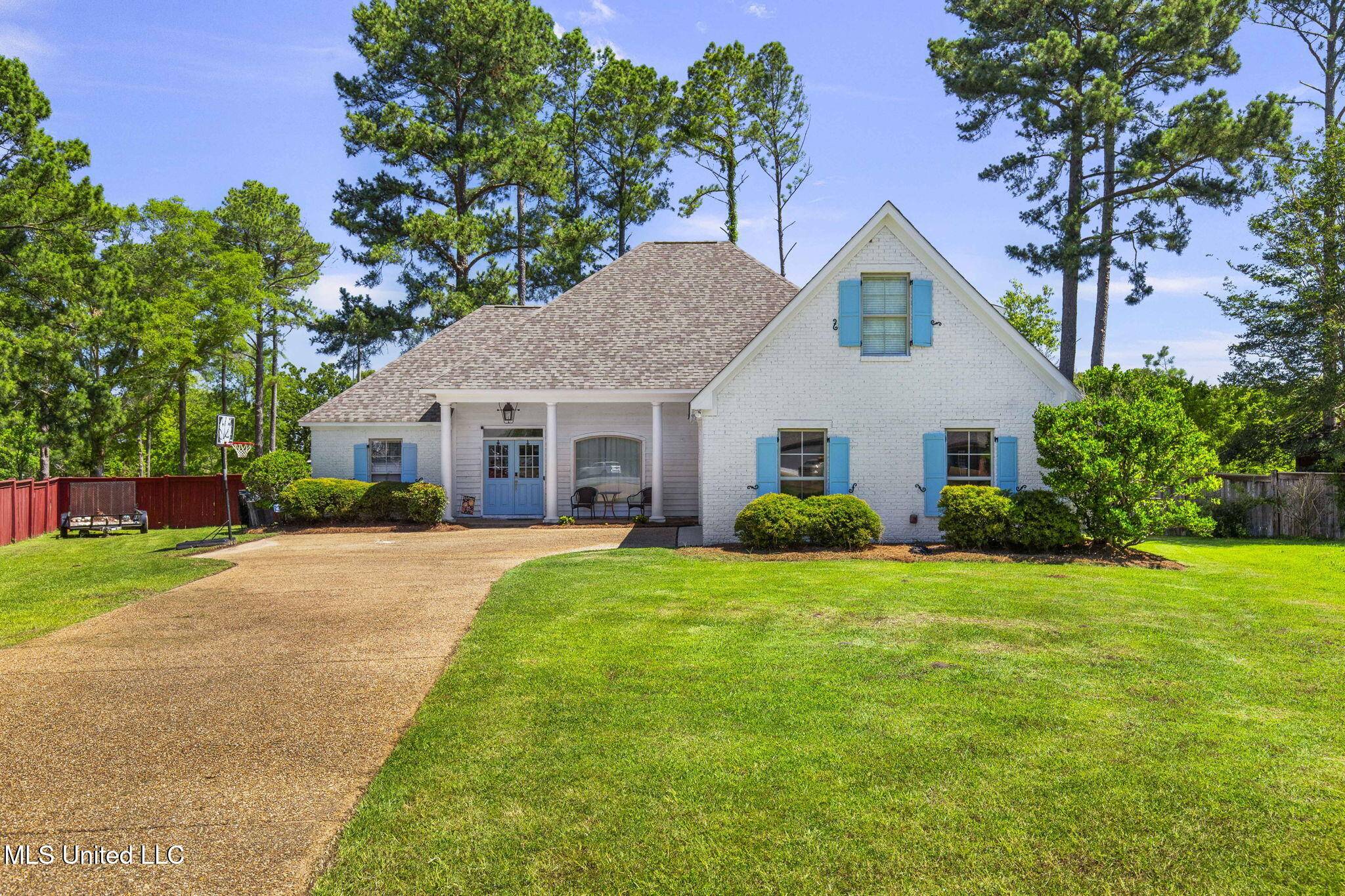 Brandon, MS 39047,527 Pelahatchie Shore Drive