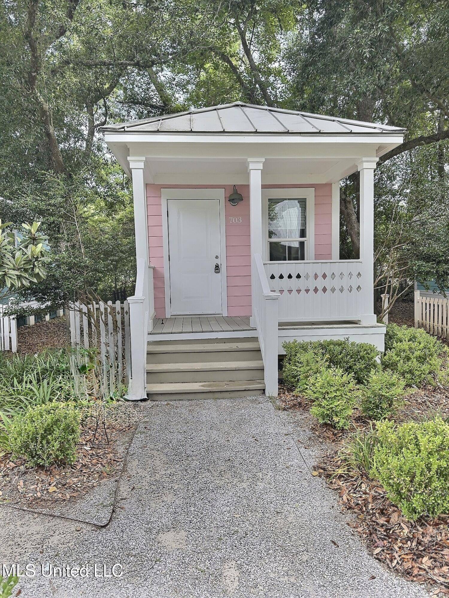 Ocean Springs, MS 39564,2151 Government Street #703