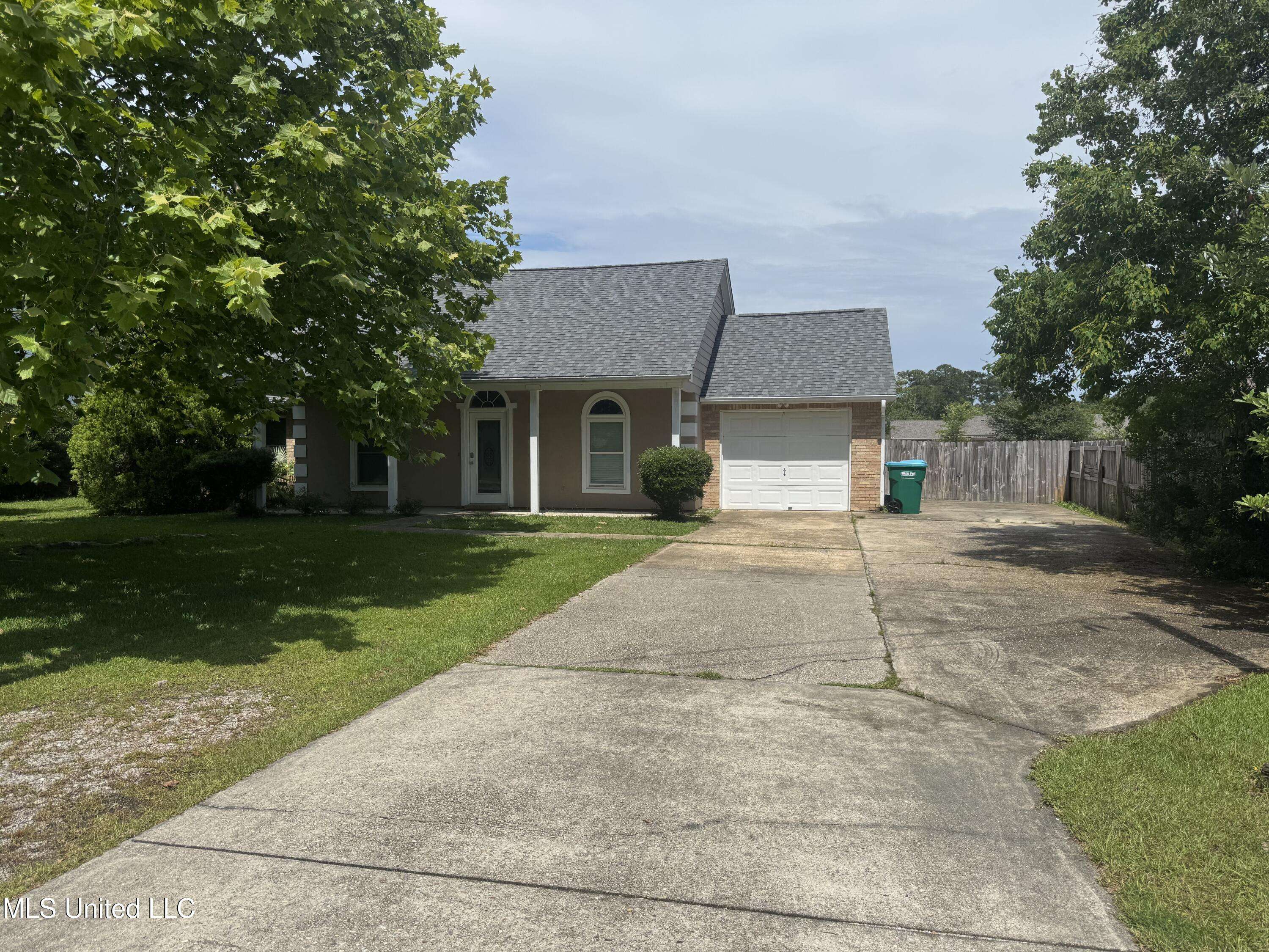 Gautier, MS 39553,8730 Boxwood Lane