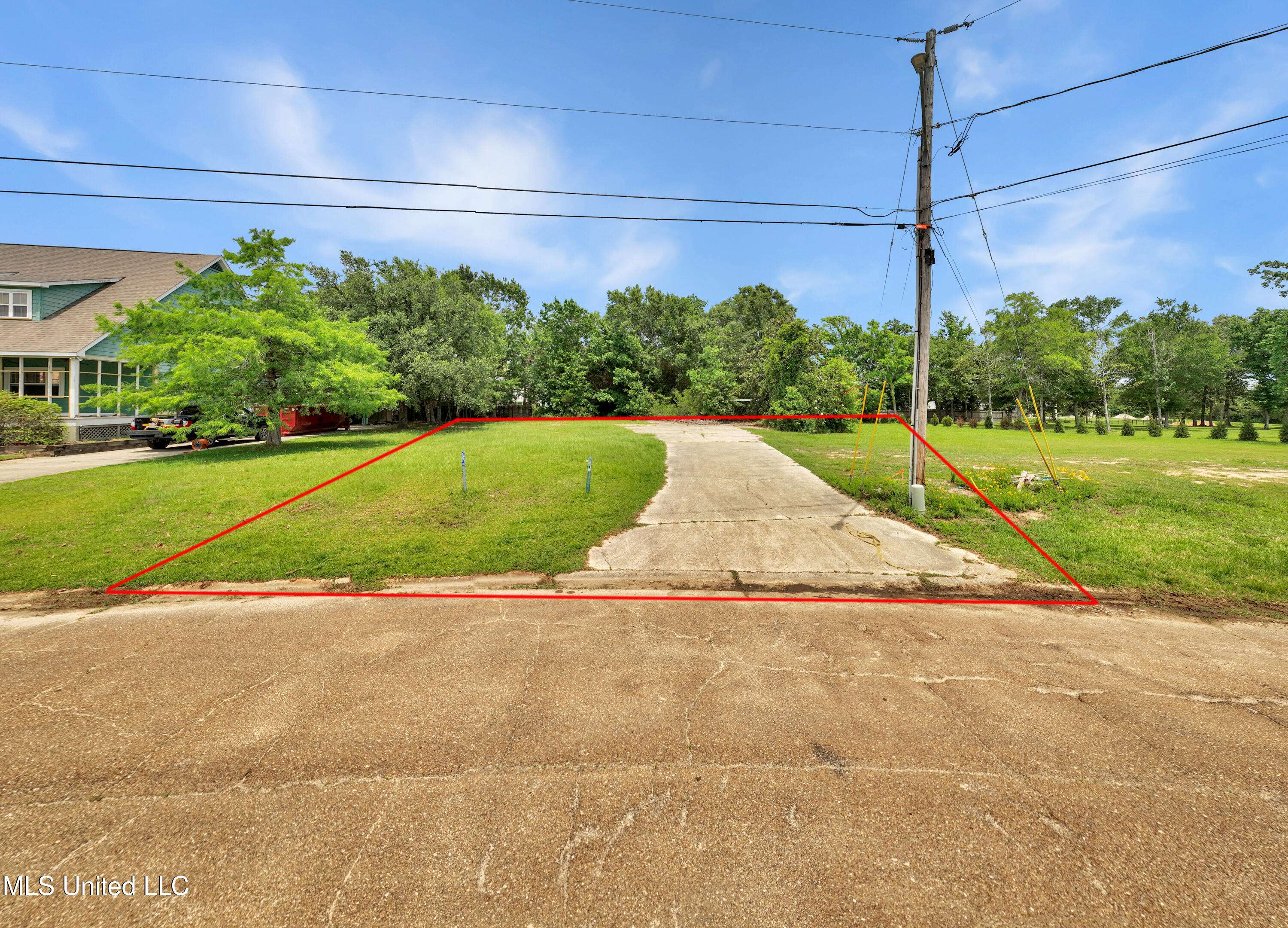 Waveland, MS 39576,108 Seabrook Drive