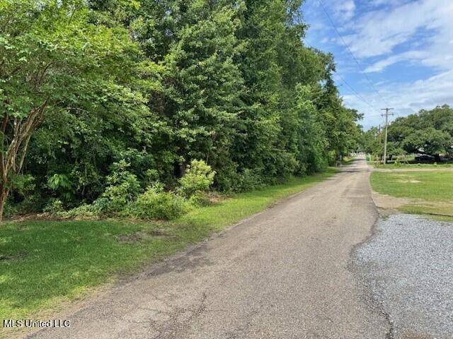 Waveland, MS 39576,Gladstone Street