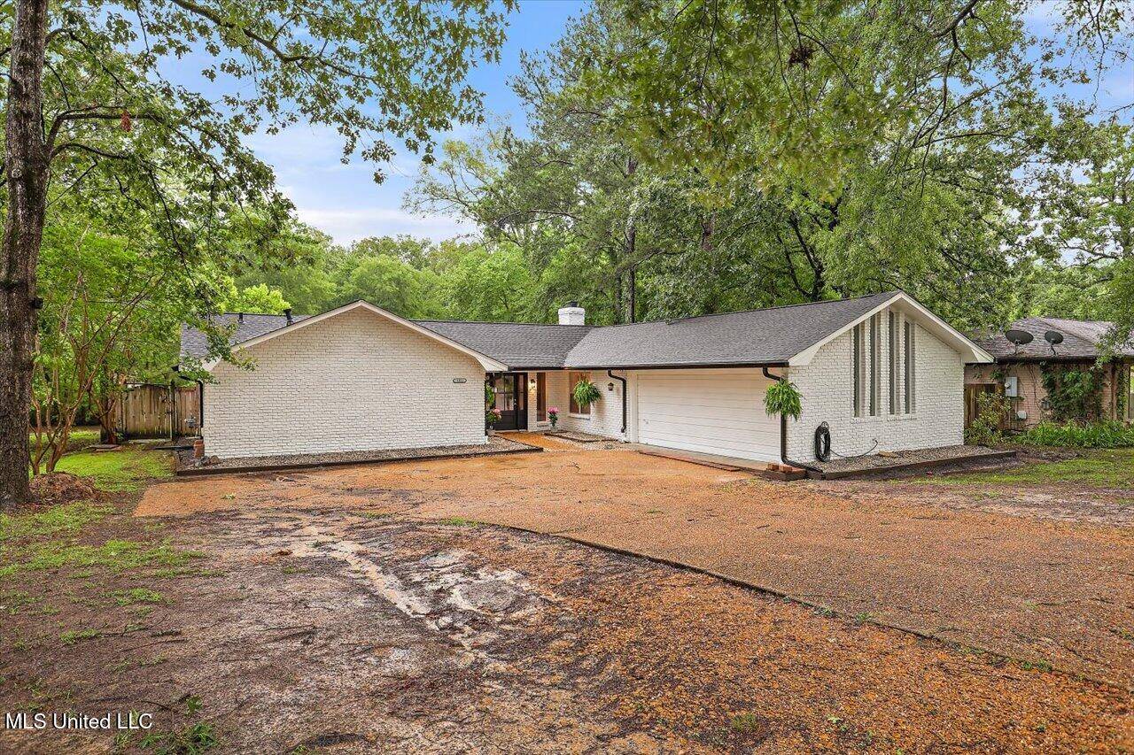 Brandon, MS 39047,102 Holly Trail
