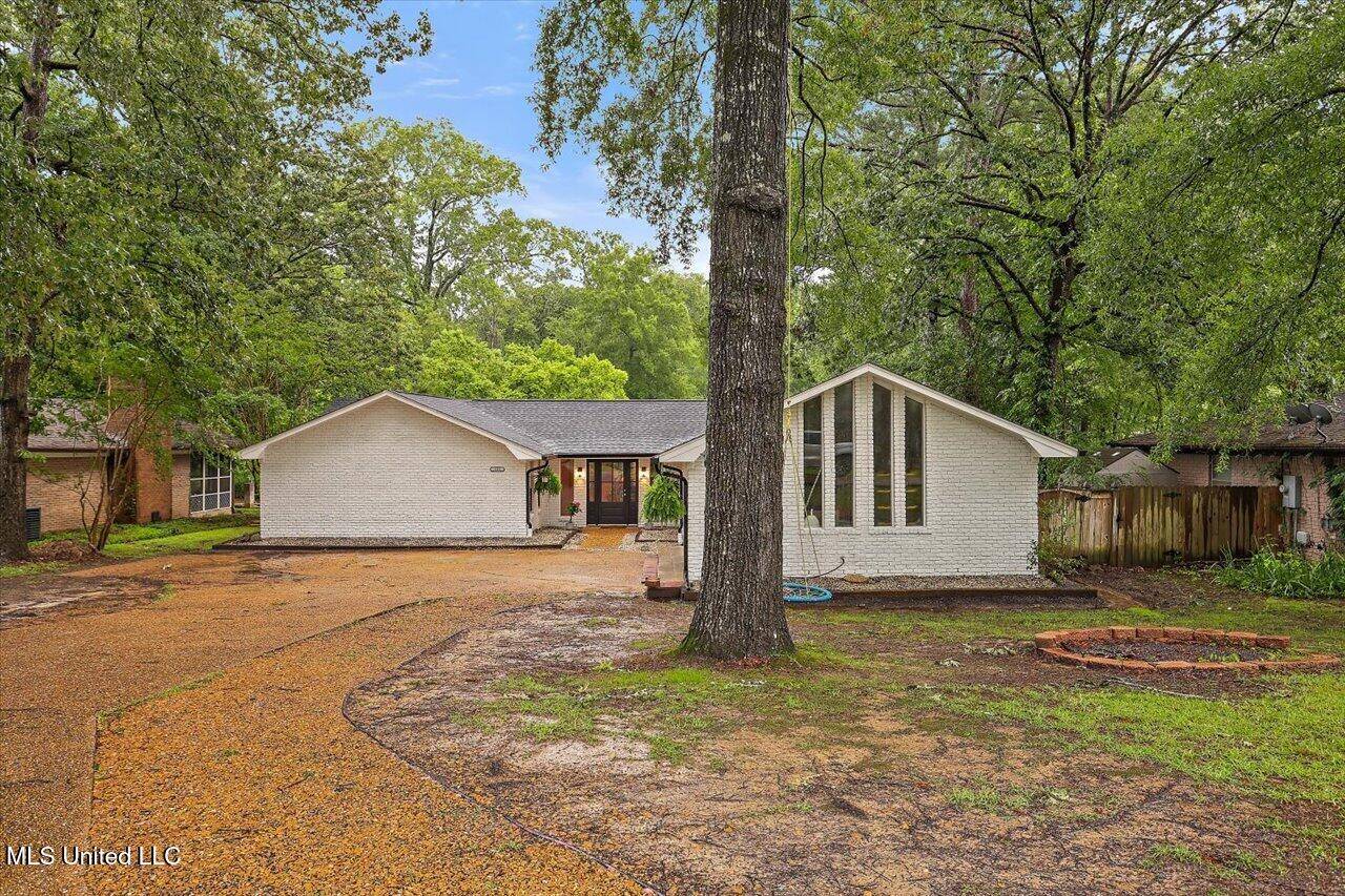 Brandon, MS 39047,102 Holly Trail