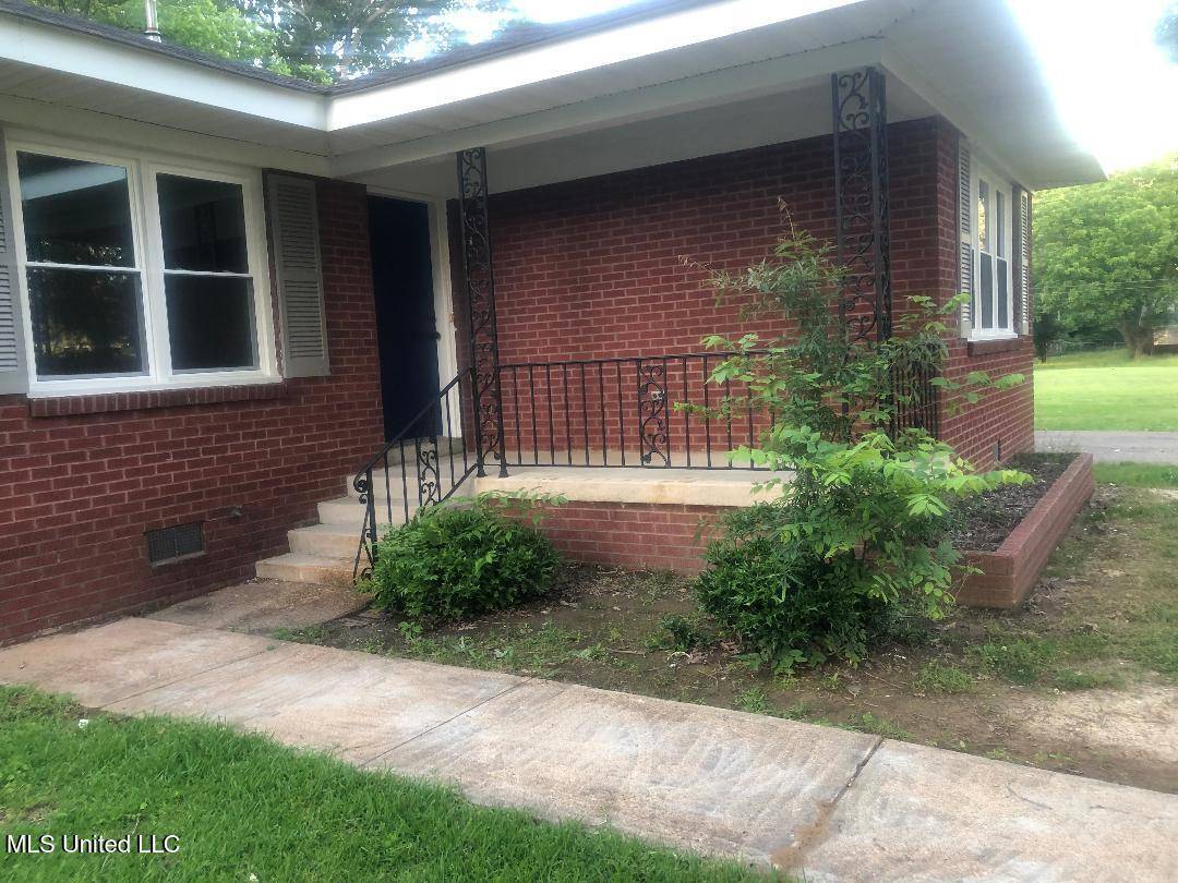 Senatobia, MS 38668,214 Evelyn Street