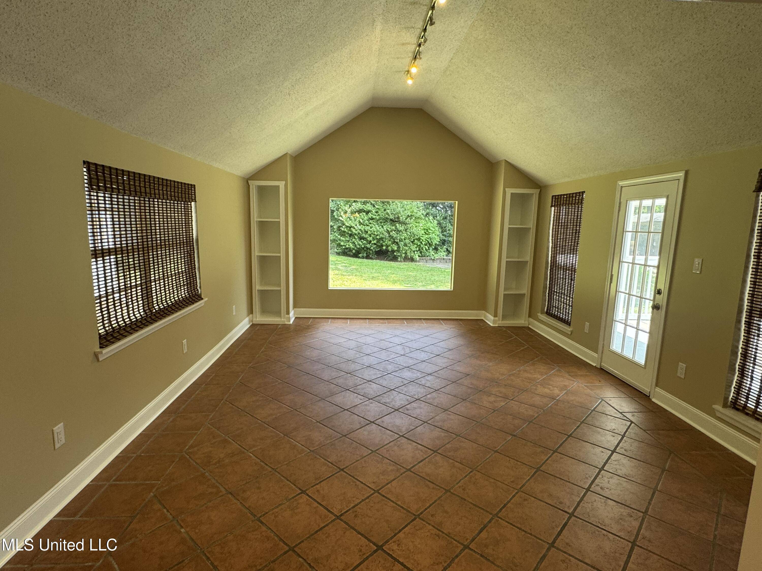 Diamondhead, MS 39525,882 Maili Place