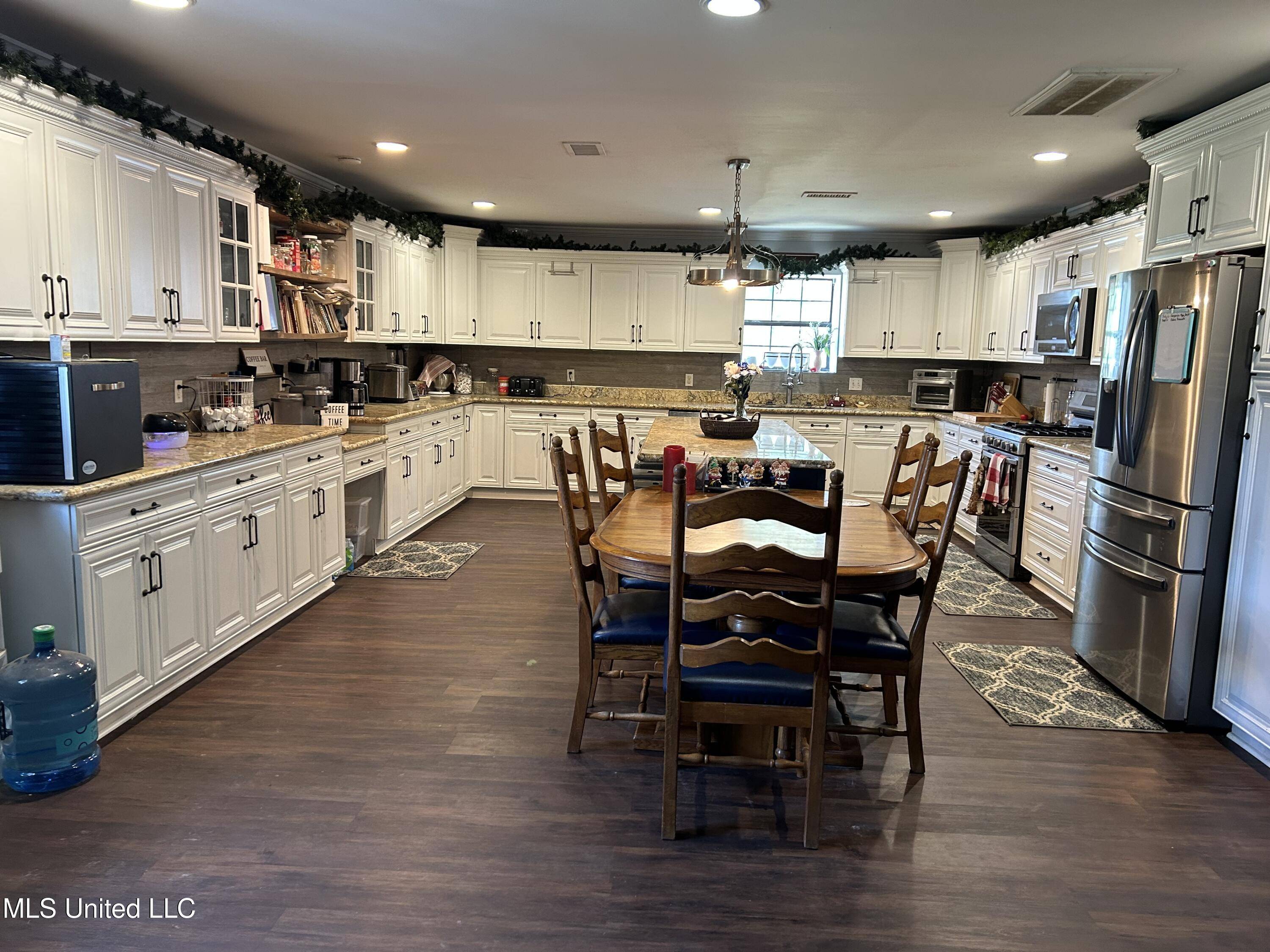 Vancleave, MS 39565,11330 Hazel Bounds Road