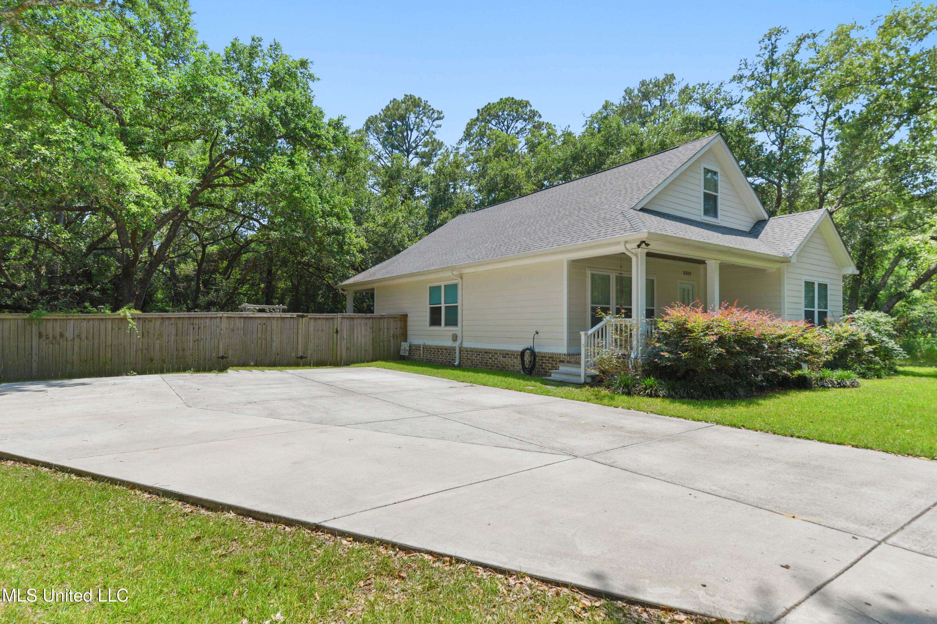 Ocean Springs, MS 39564,8809 Neptune Avenue