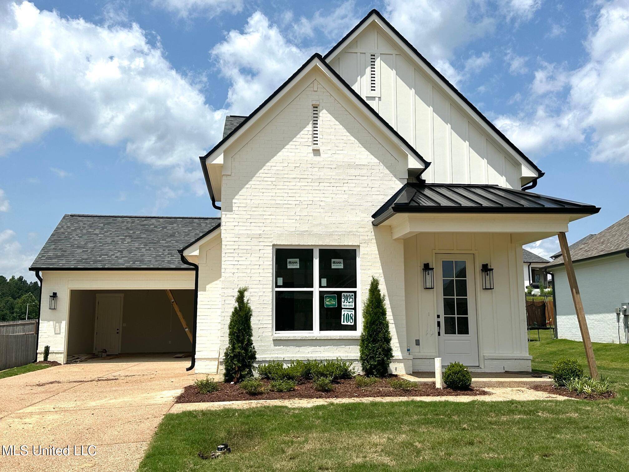 Hernando, MS 38632,3925 Swan Cove