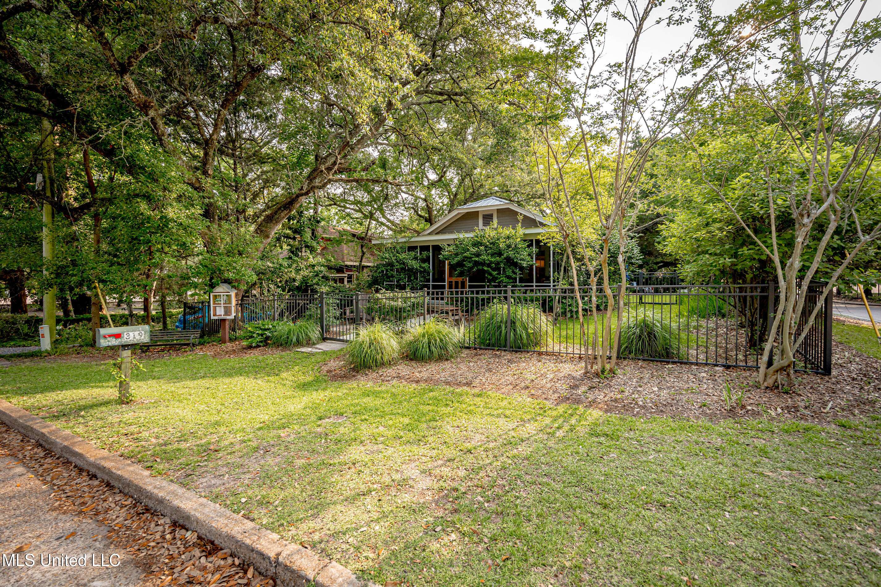 Ocean Springs, MS 39564,319 Washington Avenue