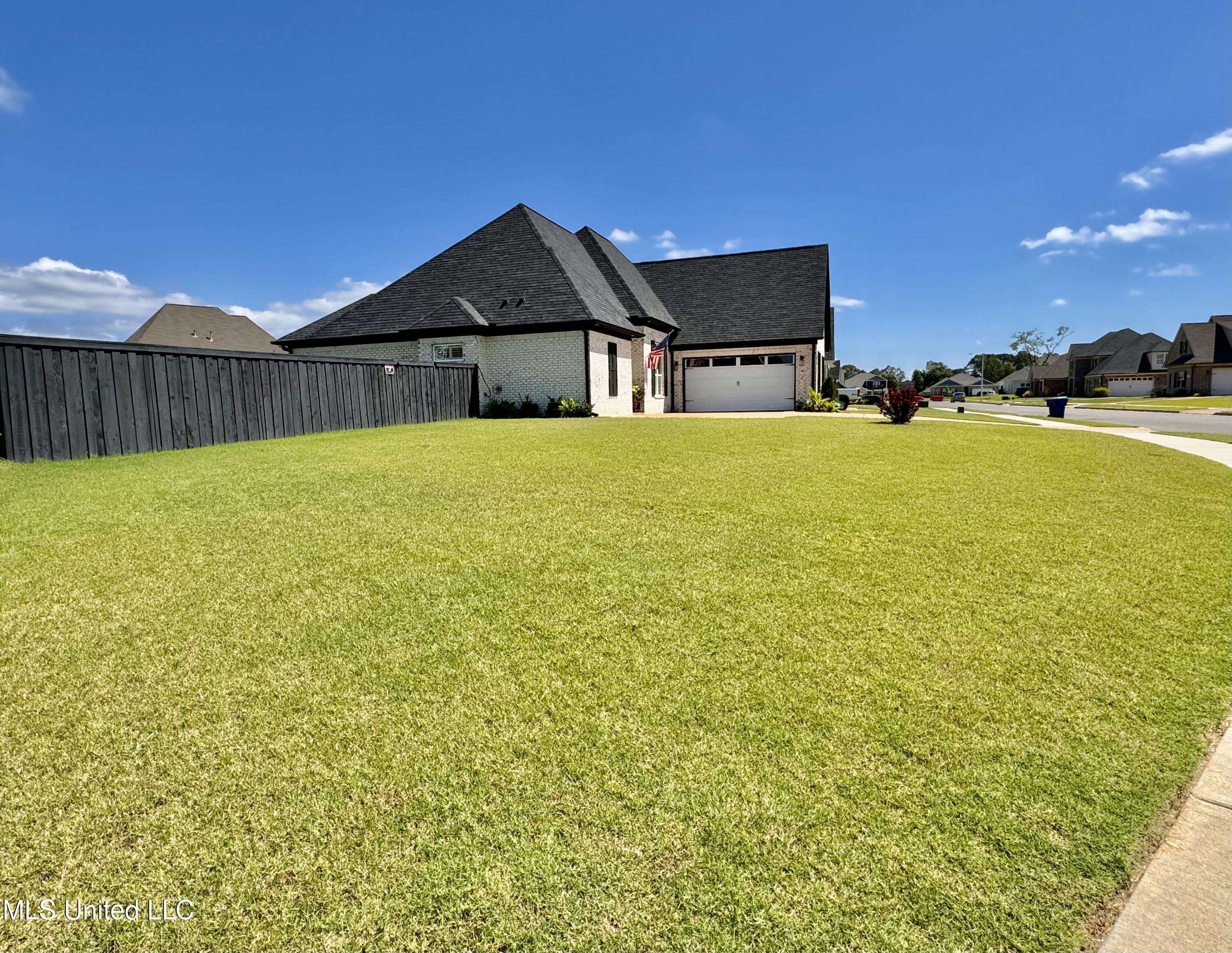 Hernando, MS 38632,3158 Summer Avenue