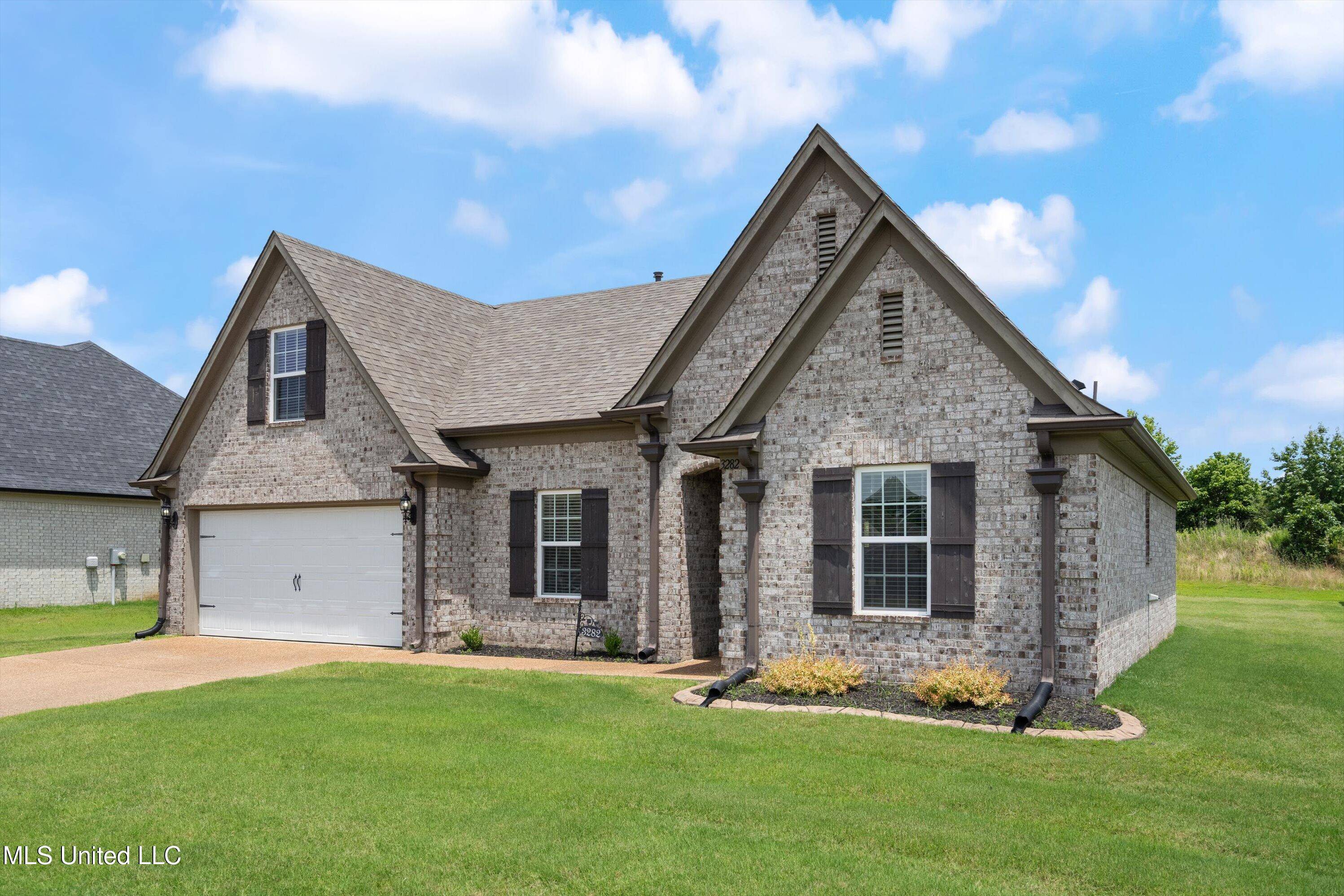 Hernando, MS 38632,3282 Magnolia Bloom Drive