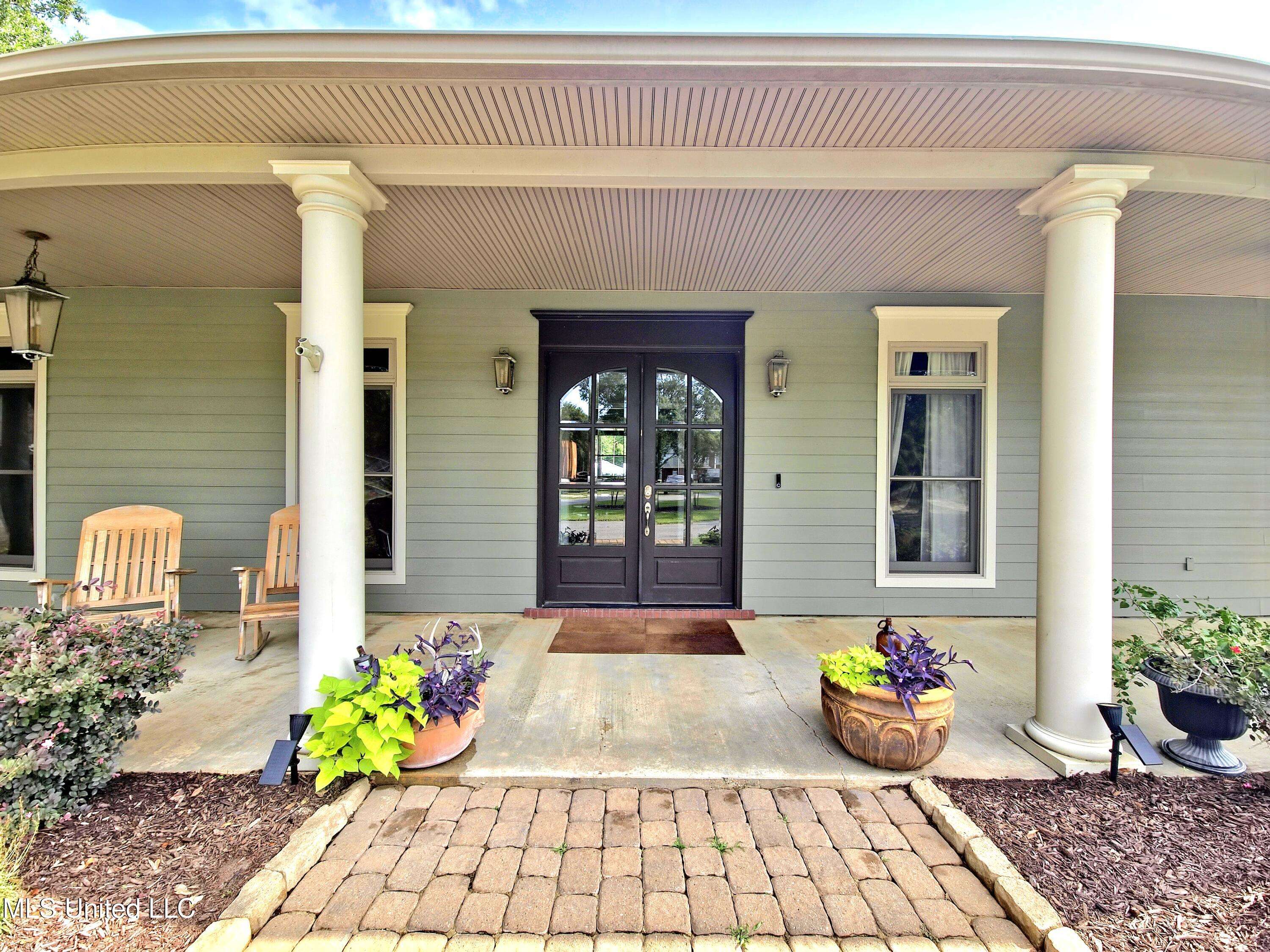 Ocean Springs, MS 39564,8312 Clamshell Avenue