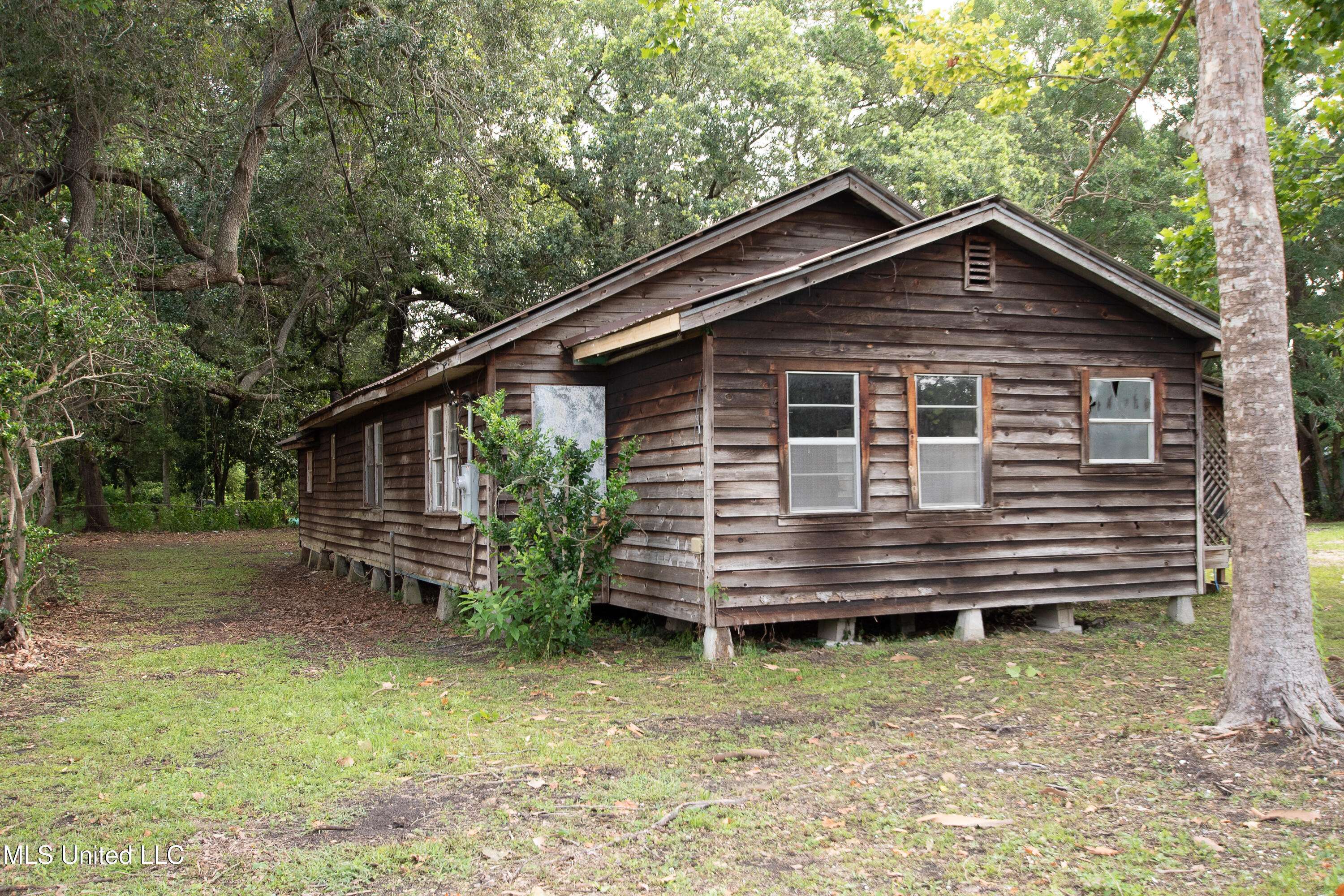 Moss Point, MS 39563,5619 Grierson Street