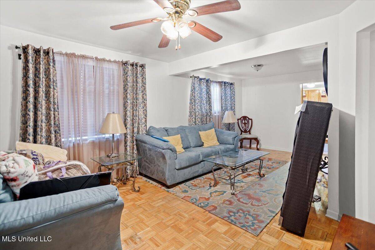 Biloxi, MS 39530,415 Dacey Street