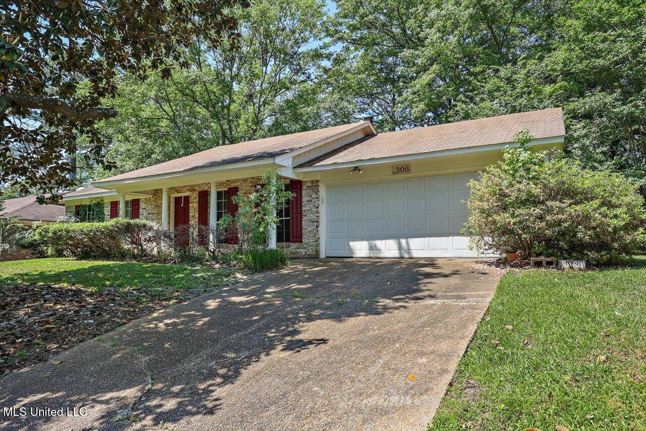 Clinton, MS 39056,306 Indian Mound Road