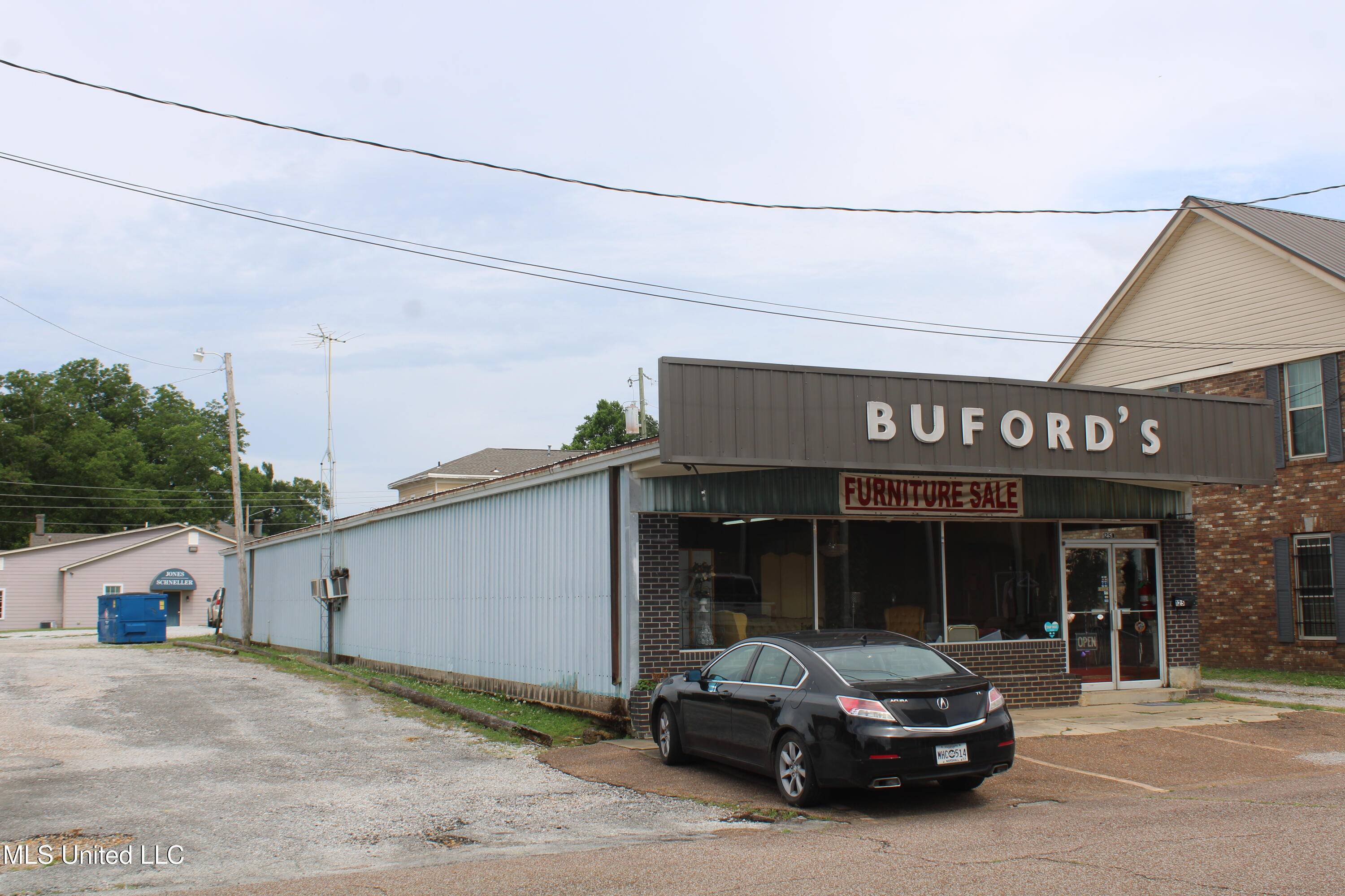 Holly Springs, MS 38635,125 N Market Street