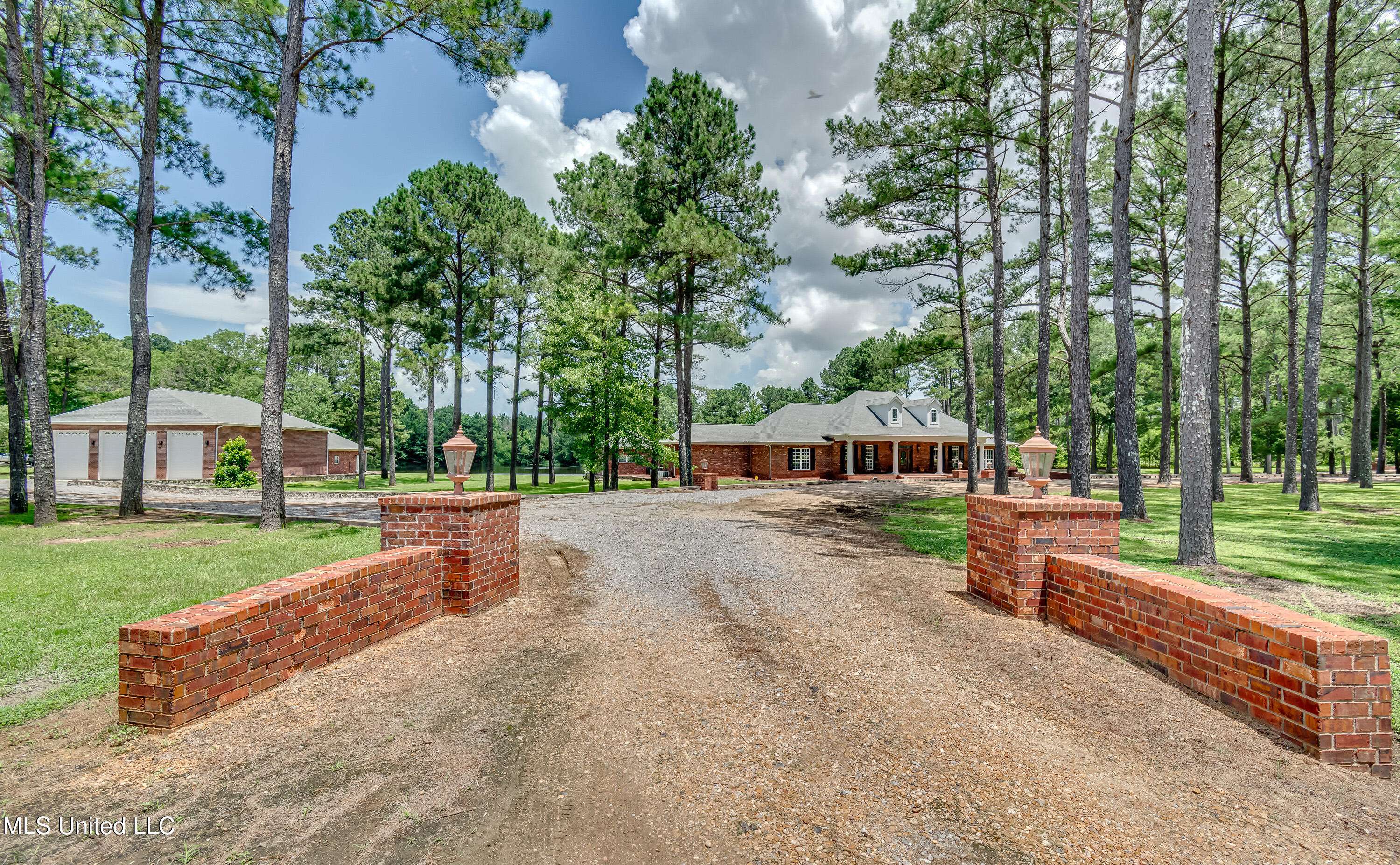 Canton, MS 39046,123 Lakeshire Cove