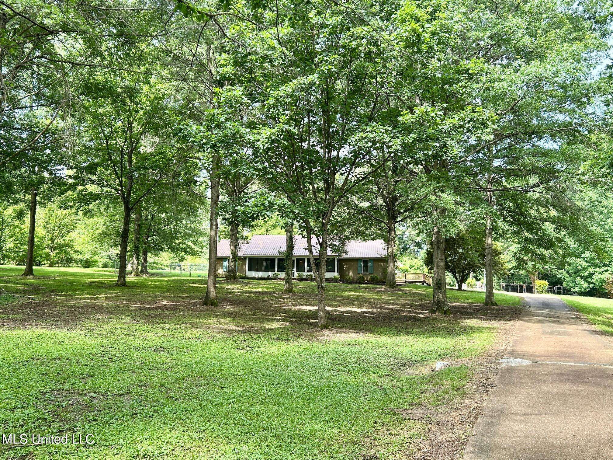 Senatobia, MS 38668,1488 Hugh Taylor Road