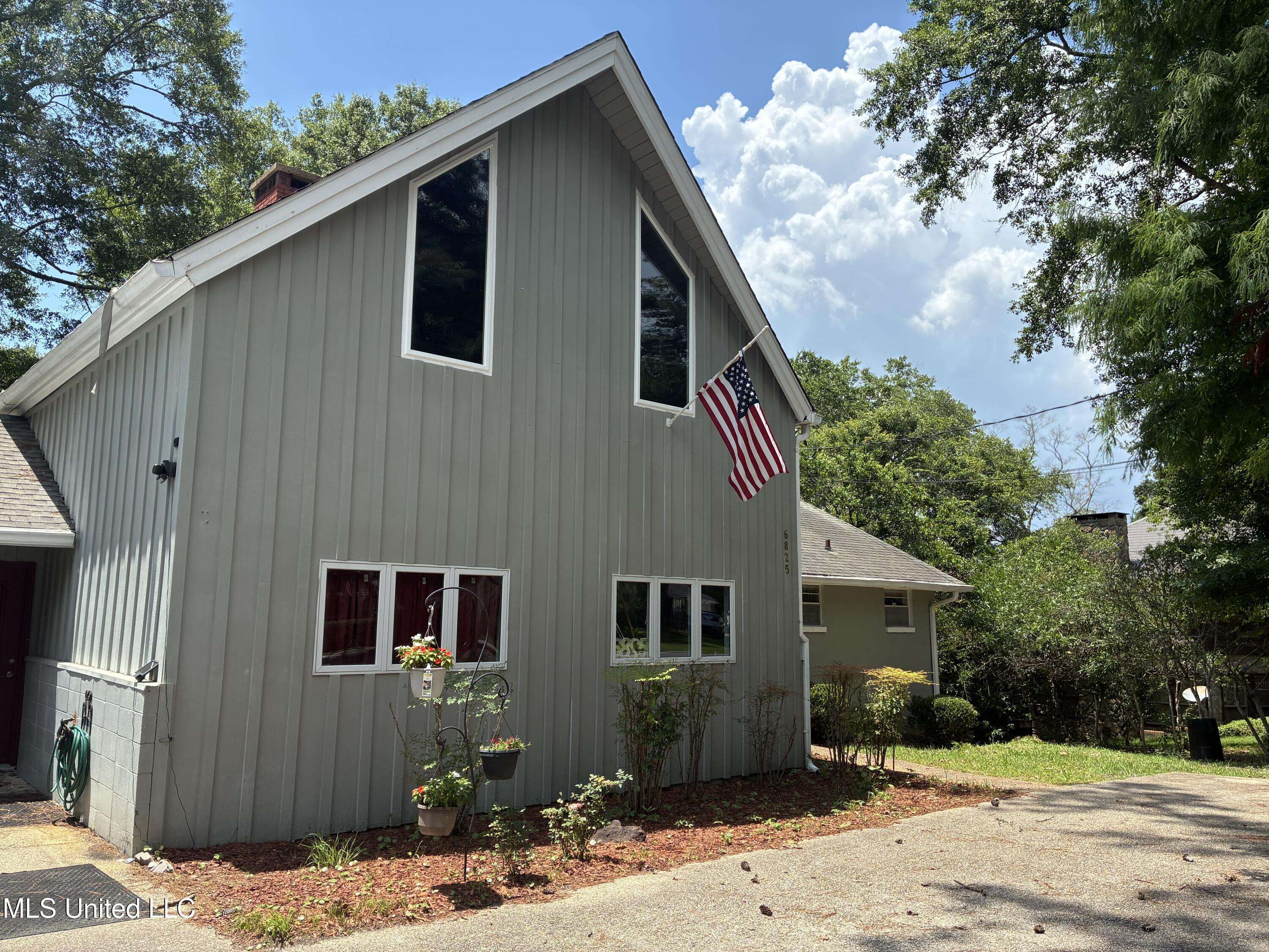 Ocean Springs, MS 39564,6825 Shore Drive