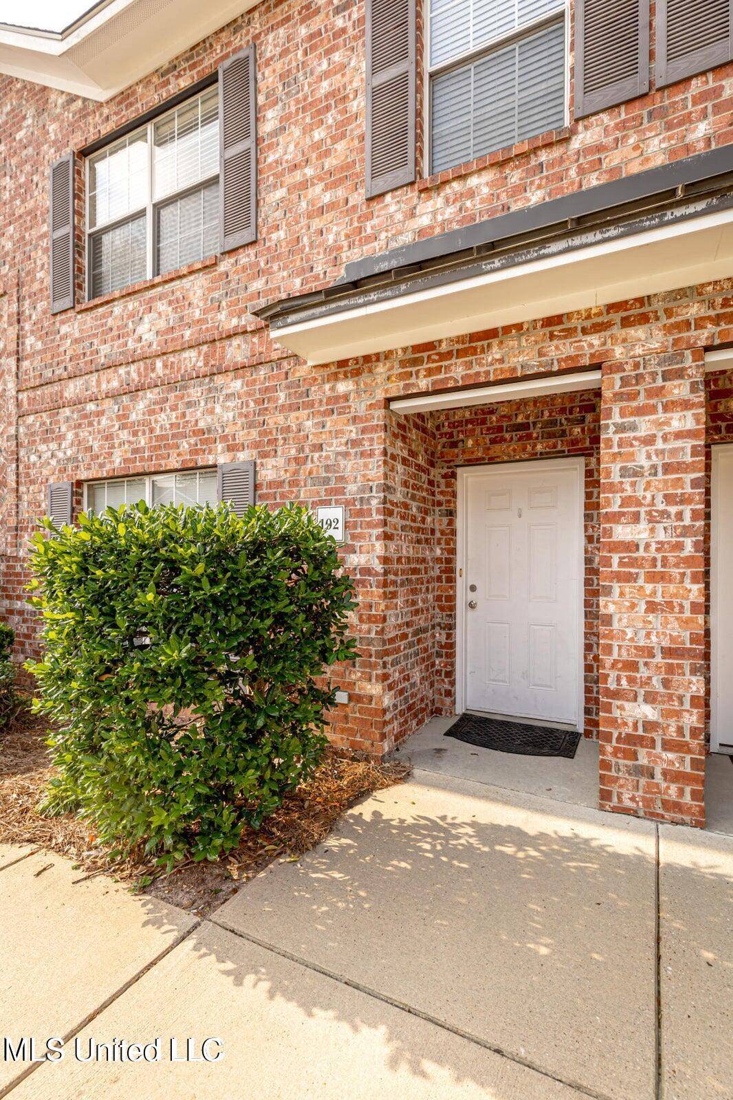 Ocean Springs, MS 39564,102 Armand Oaks