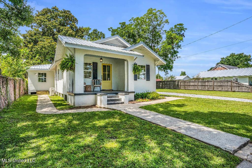 Bay Saint Louis, MS 39520,406 Easterbrook Street