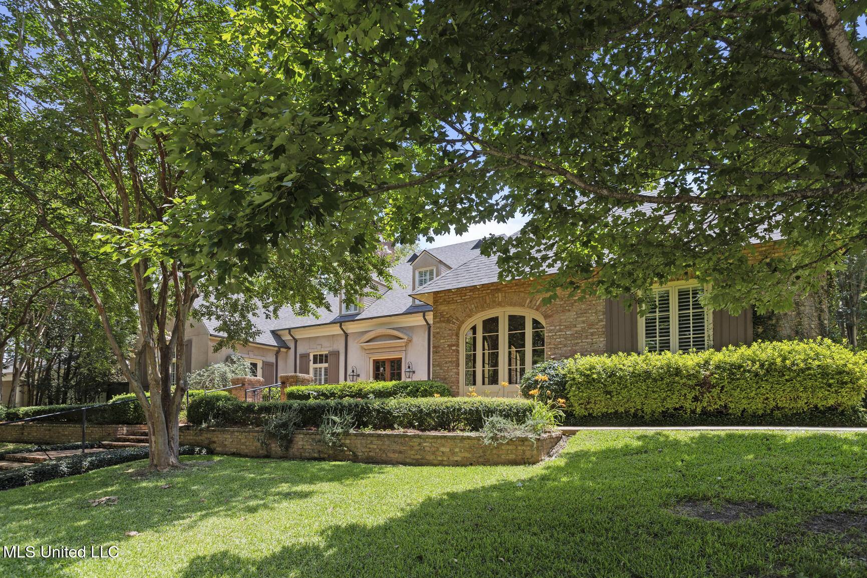Jackson, MS 39211,1 Cypress Lane
