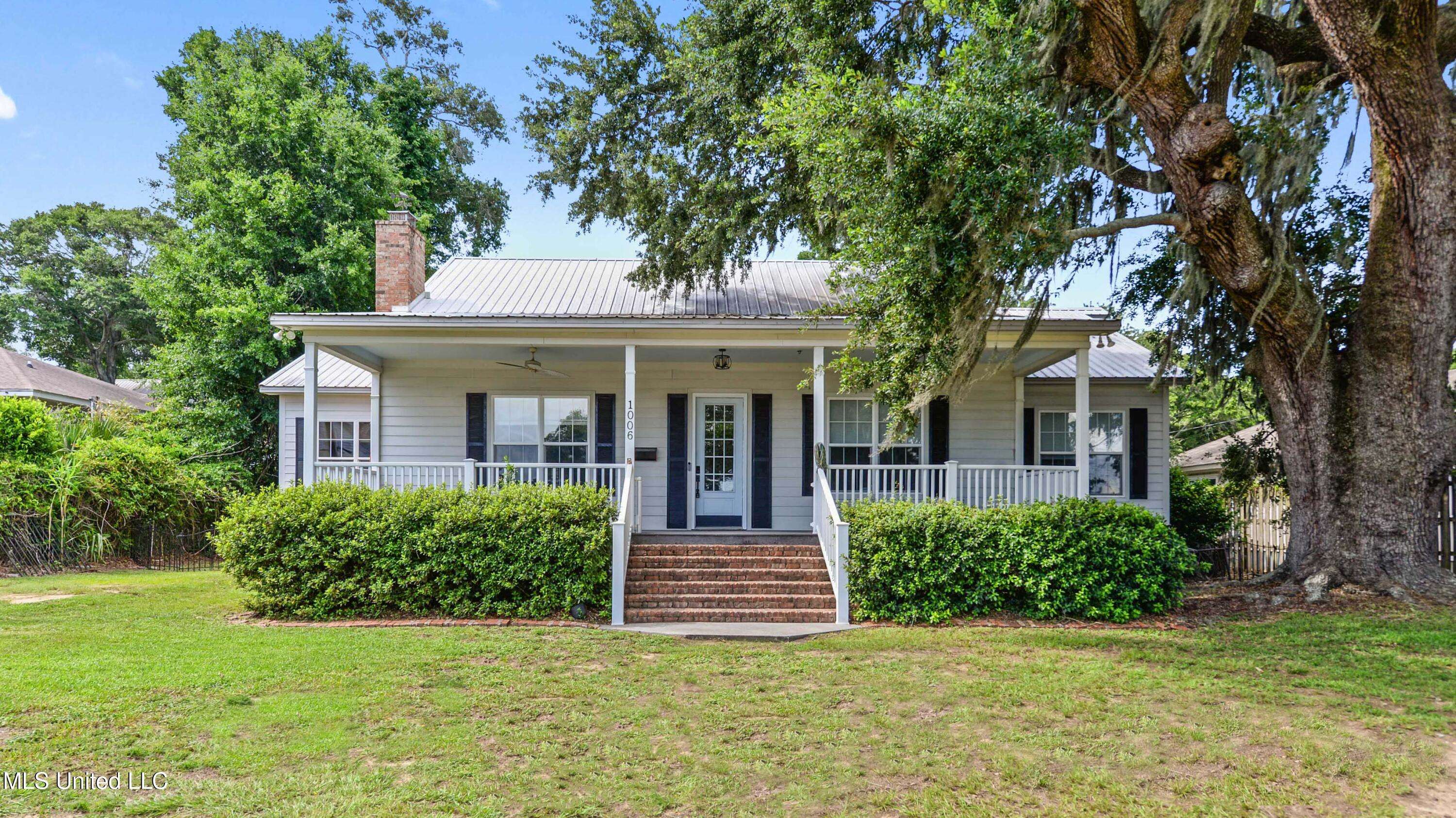 Biloxi, MS 39530,1006 Beach Boulevard