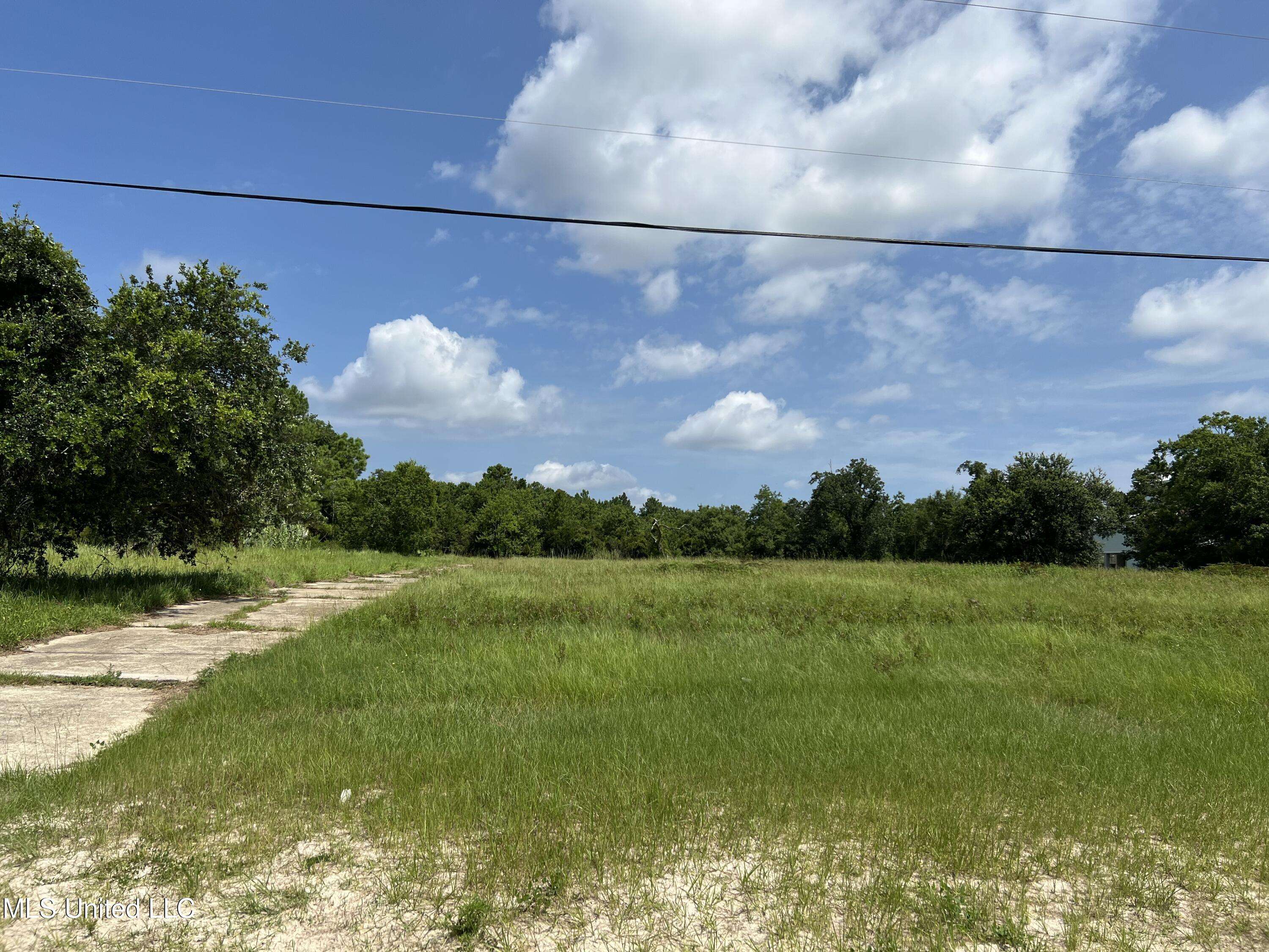 Waveland, MS 39576,606 S Beach Boulevard