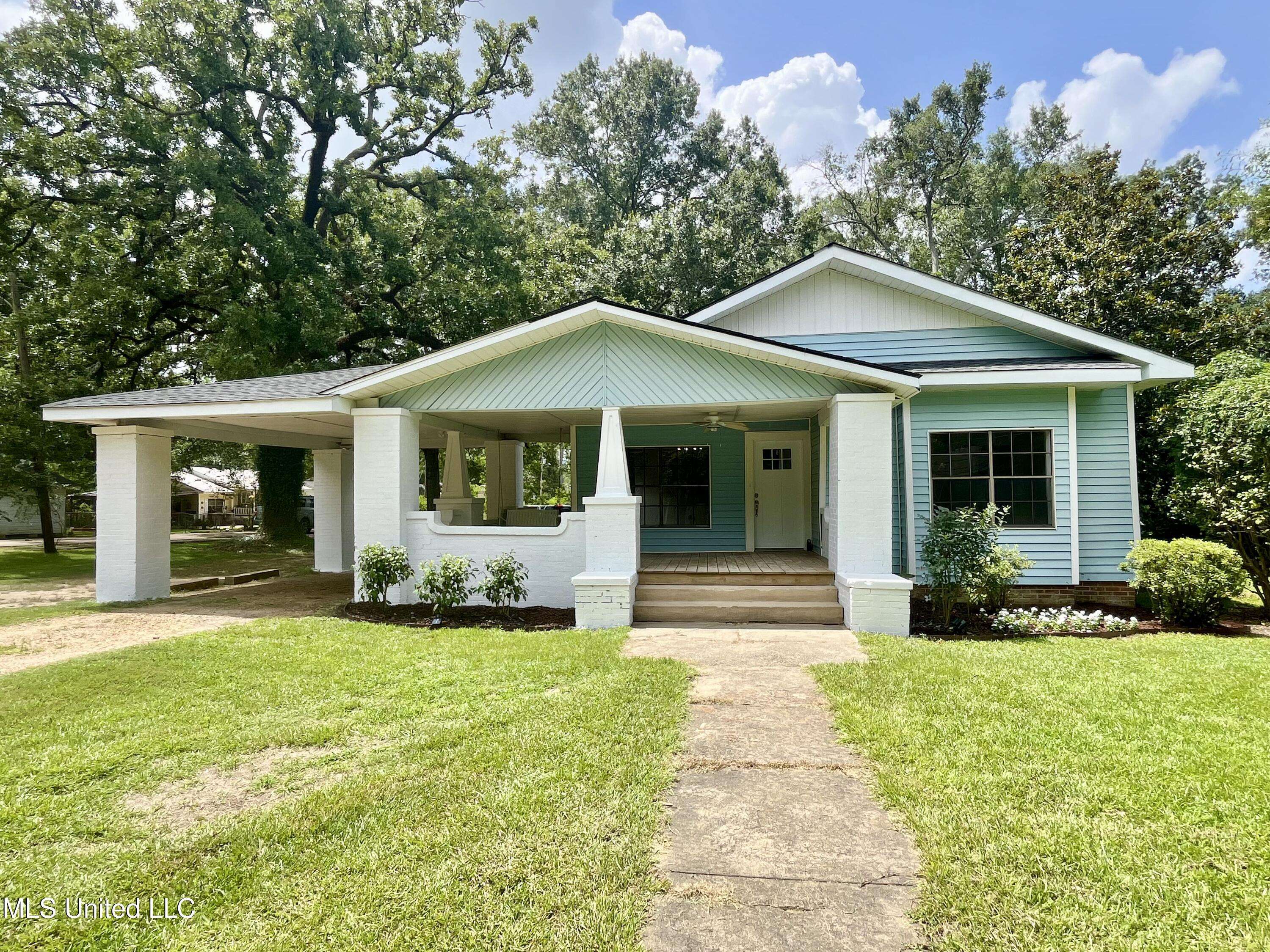 Crystal Springs, MS 39059,708 Lee Avenue