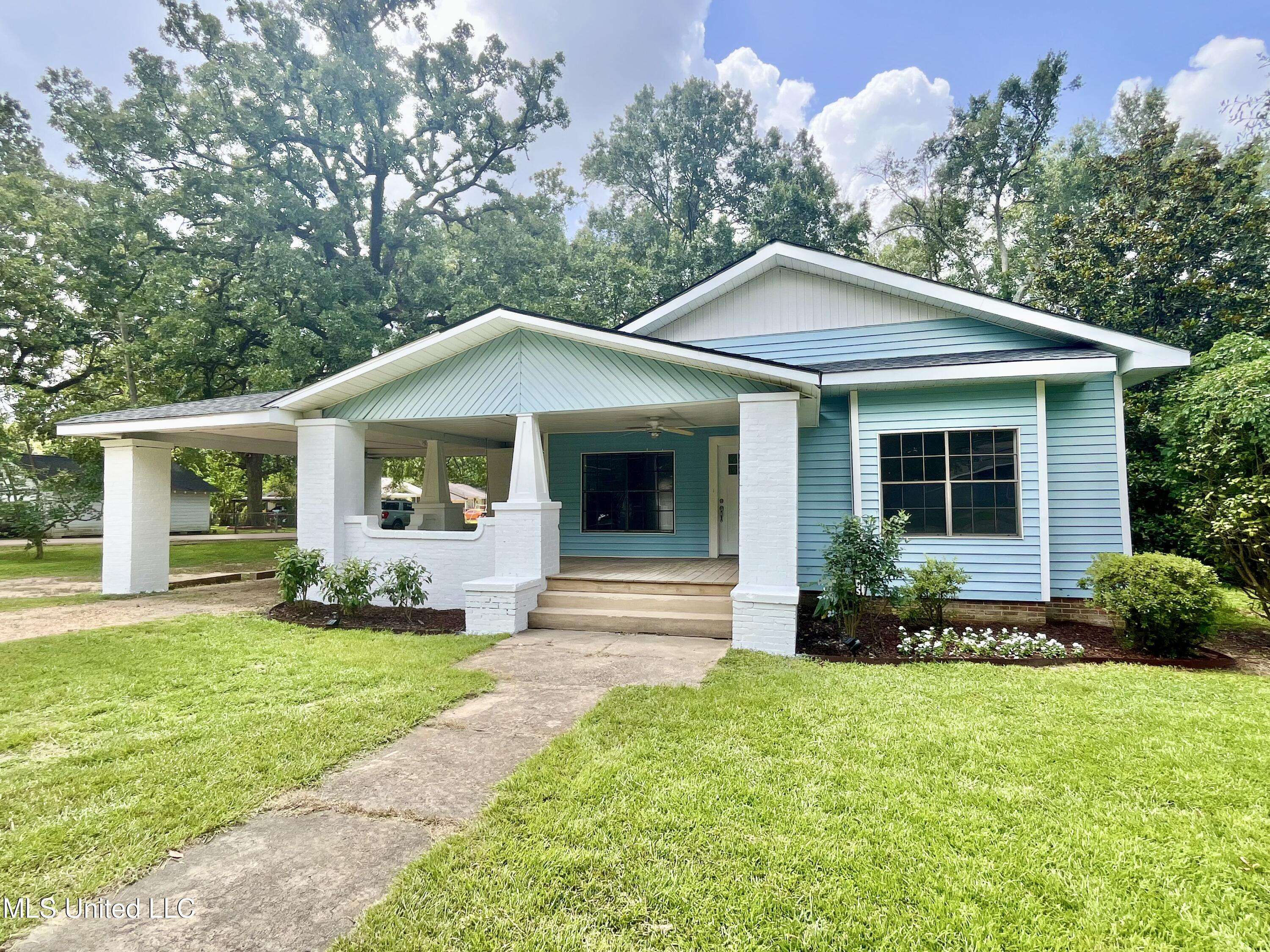 Crystal Springs, MS 39059,708 Lee Avenue